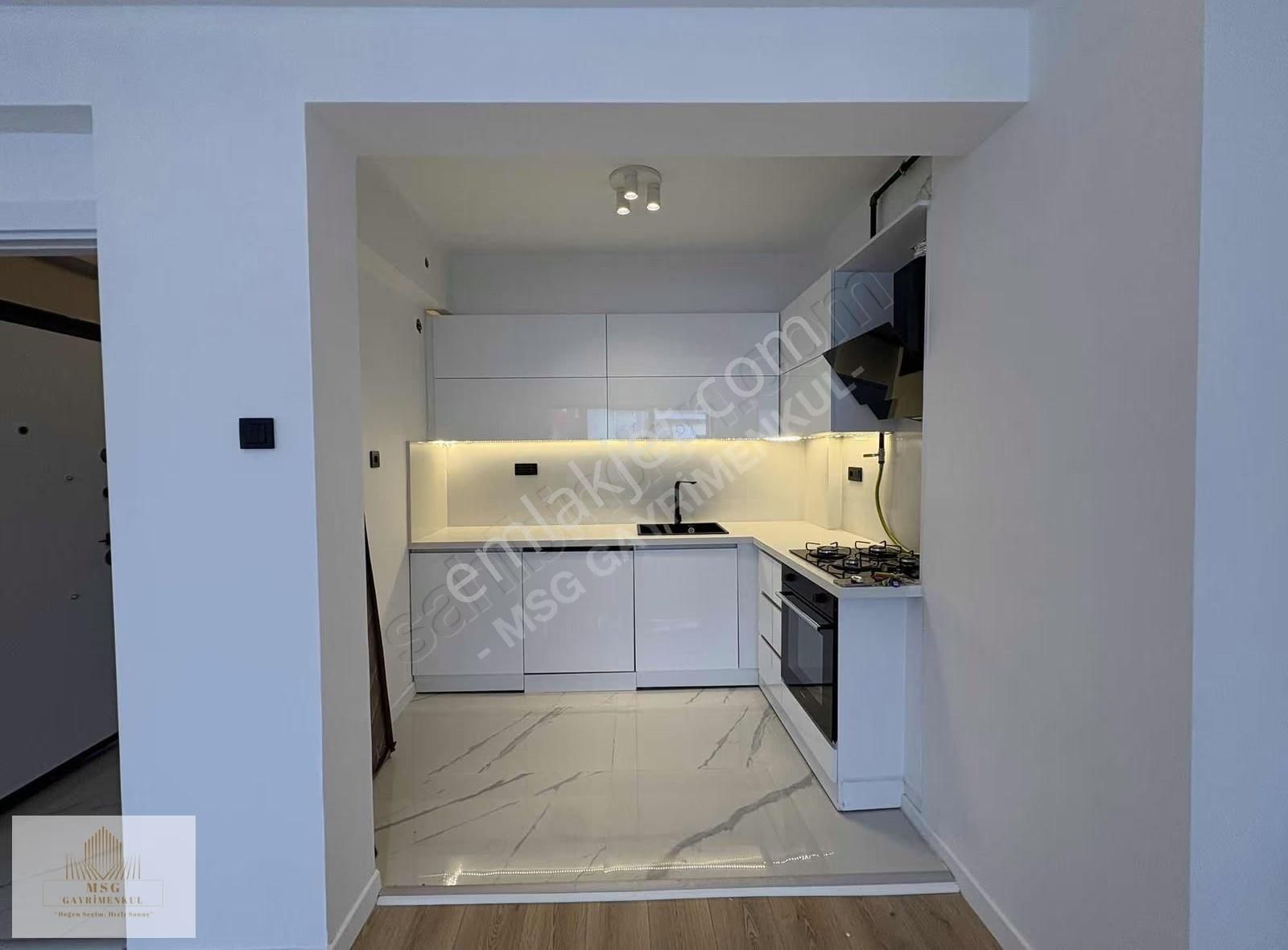 -msg'den Mithatpaşa Cadde Yakını Ara Kat Masrafsız 3+1 Daire- - Görsel 22