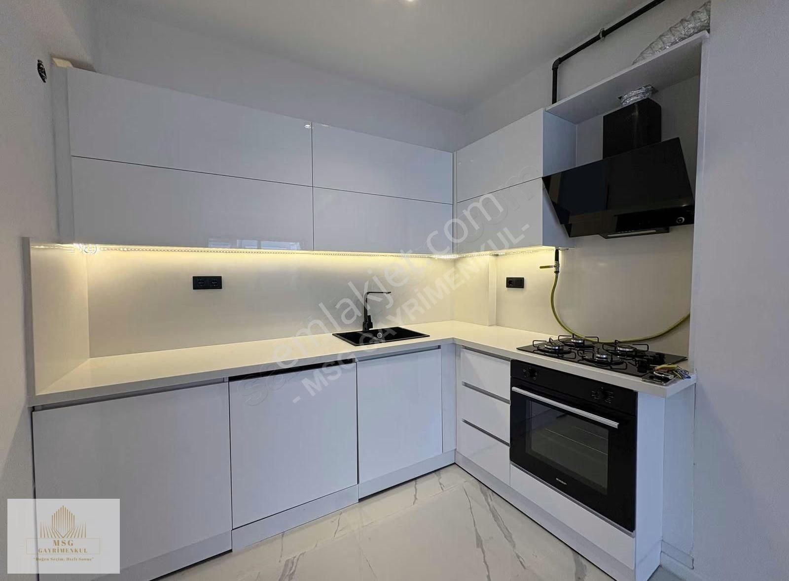 -msg'den Mithatpaşa Cadde Yakını Ara Kat Masrafsız 3+1 Daire- - Görsel 32