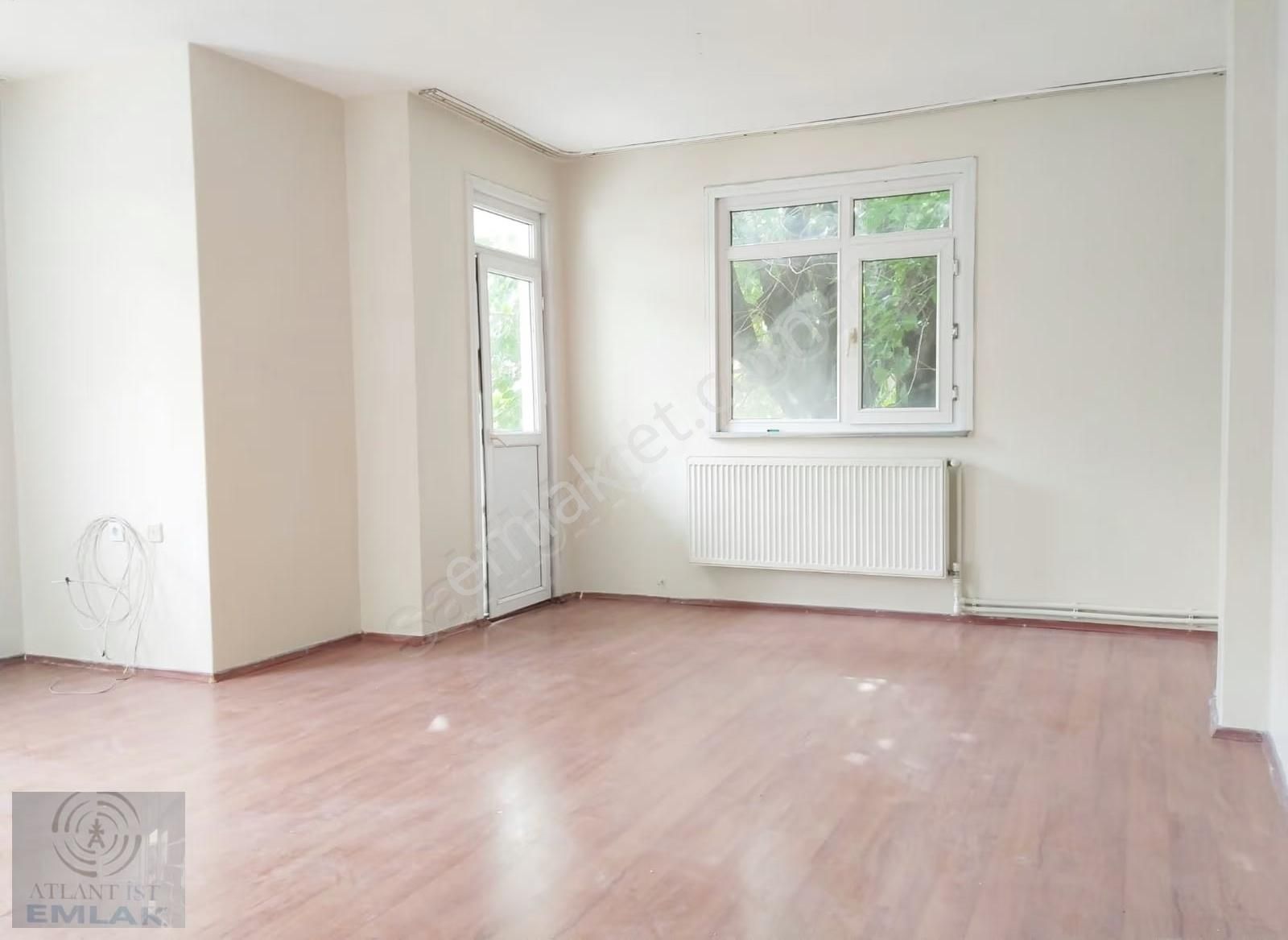 Kayışdağı Eski Son Durakta 2+1 100m2 1.kat Boyalı Balkonlu Daire