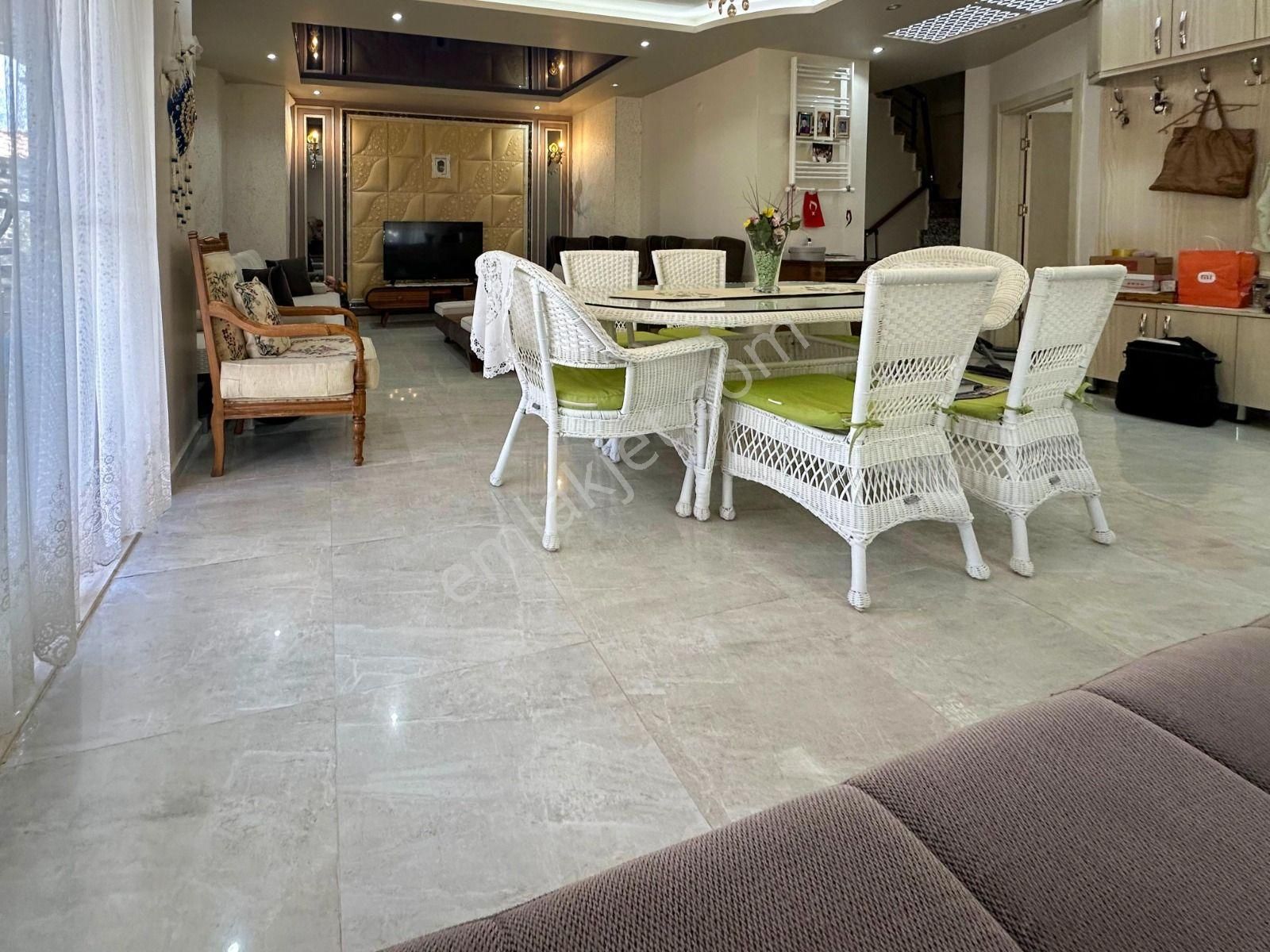 Dikili Cumhuriyet'te 6+1 Villa | 350m Denize Yakın | Eşyalı - Görsel 17