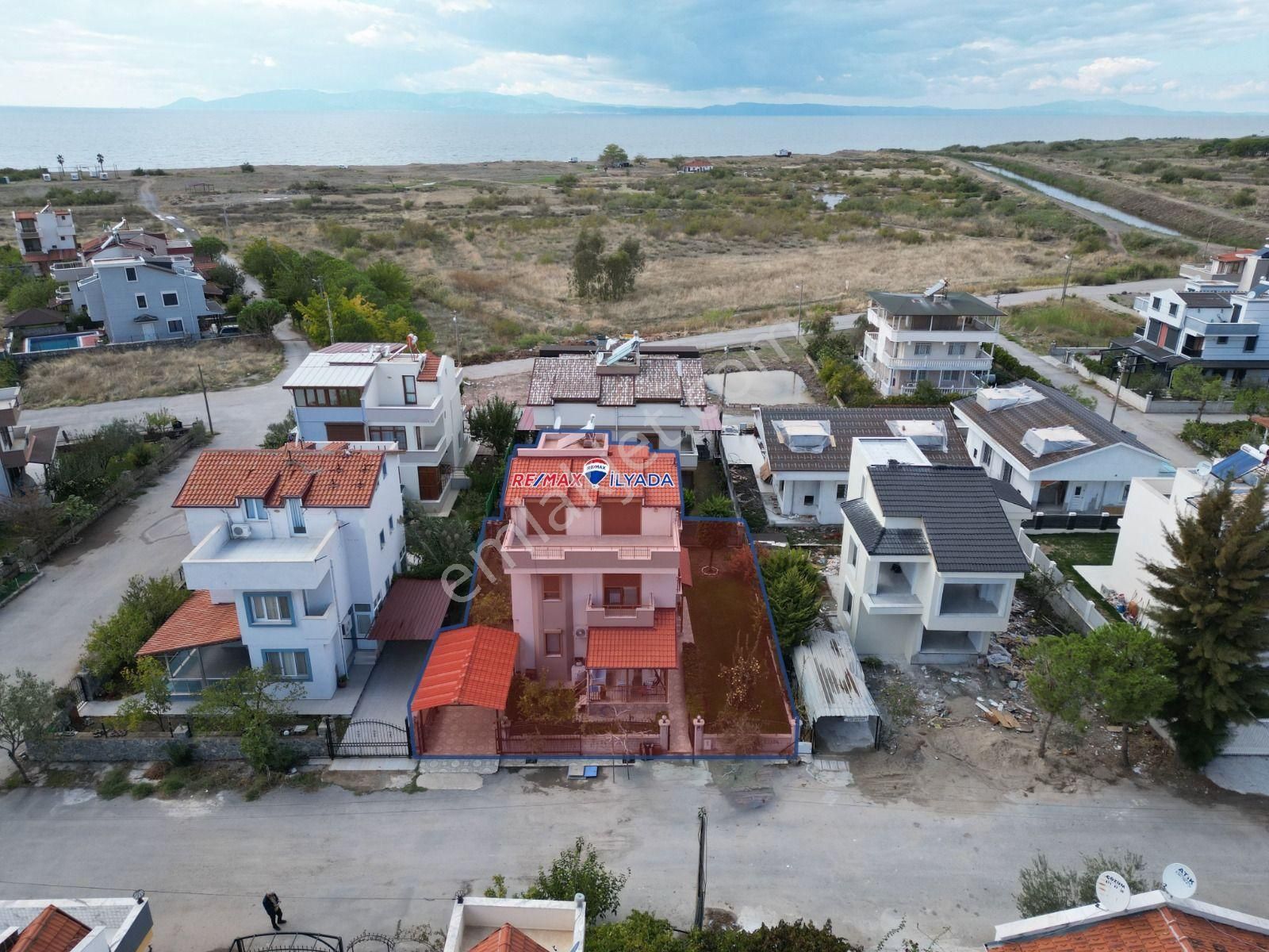 Dikili Cumhuriyet'te 6+1 Villa | 350m Denize Yakın | Eşyalı - Görsel 3