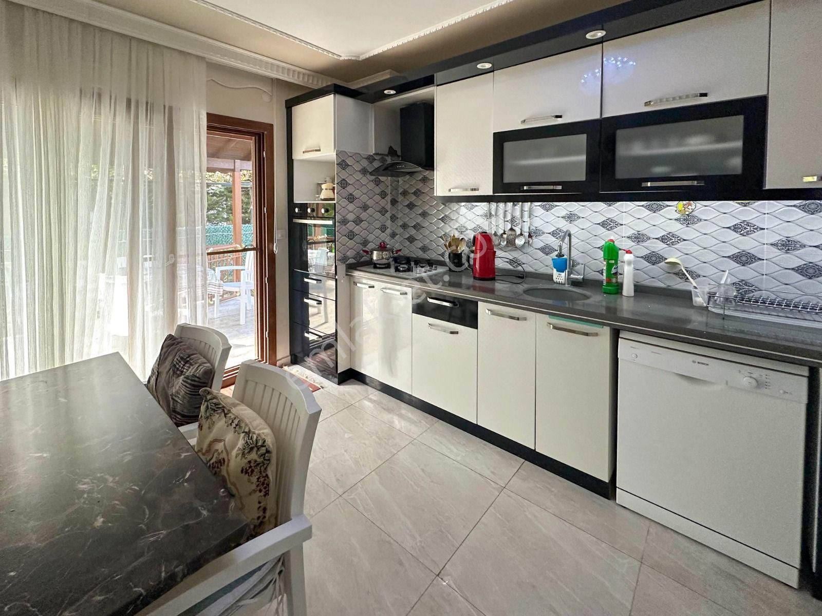 Dikili Cumhuriyet'te 6+1 Villa | 350m Denize Yakın | Eşyalı - Görsel 21