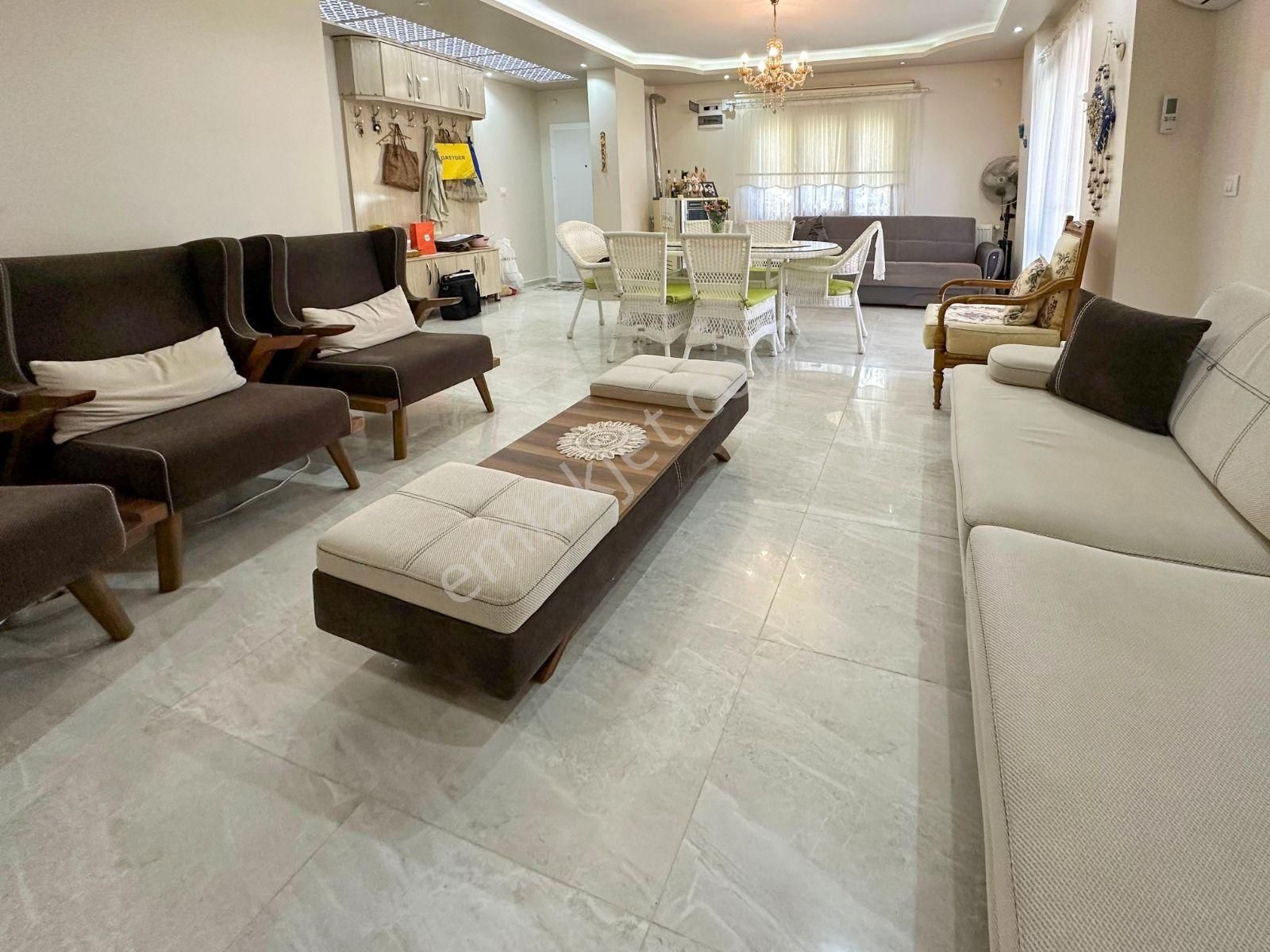 Dikili Cumhuriyet'te 6+1 Villa | 350m Denize Yakın | Eşyalı - Görsel 14