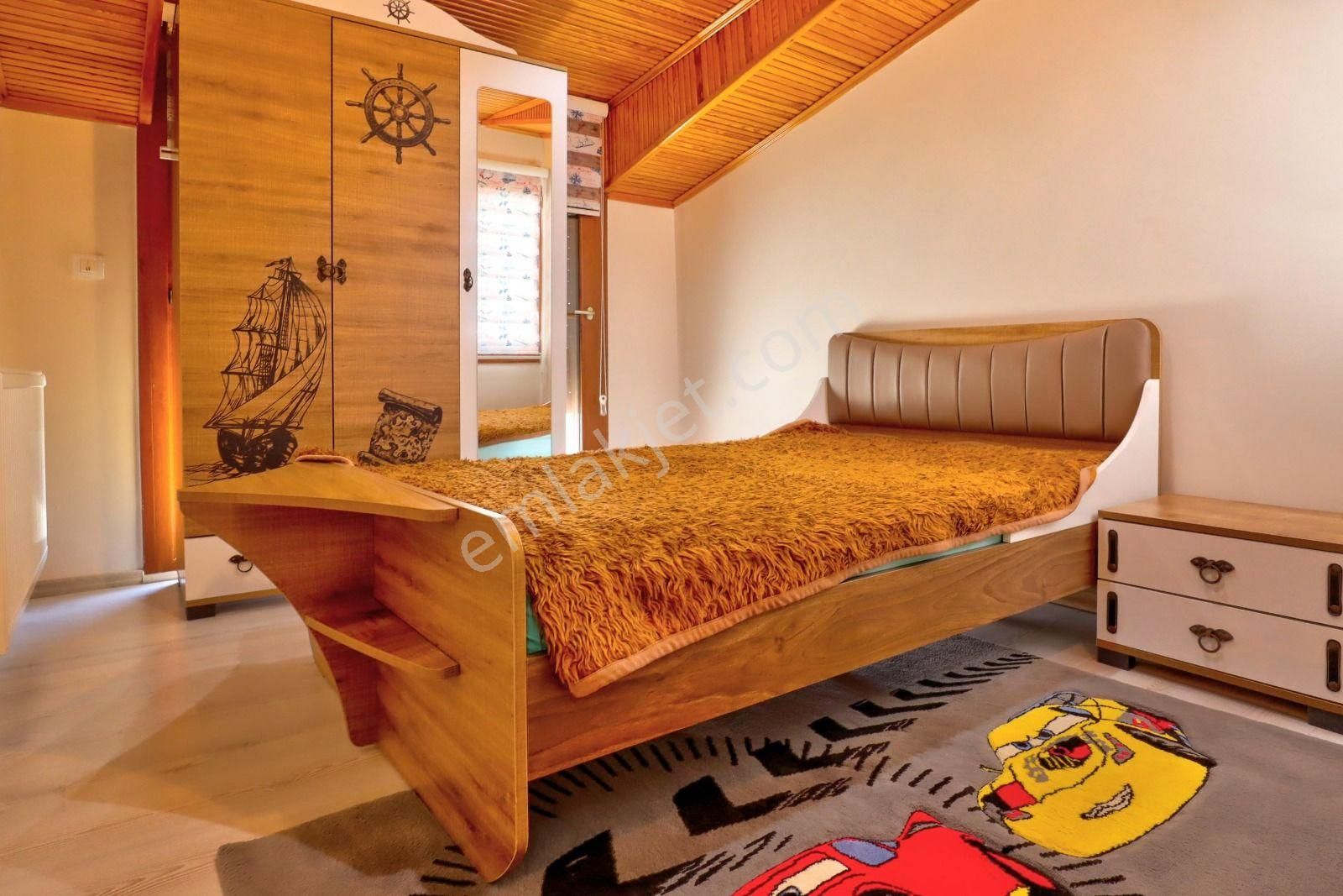 Dikili Cumhuriyet'te 6+1 Villa | 350m Denize Yakın | Eşyalı - Görsel 32