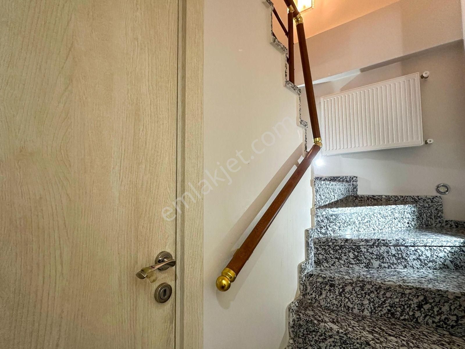 Dikili Cumhuriyet'te 6+1 Villa | 350m Denize Yakın | Eşyalı - Görsel 23