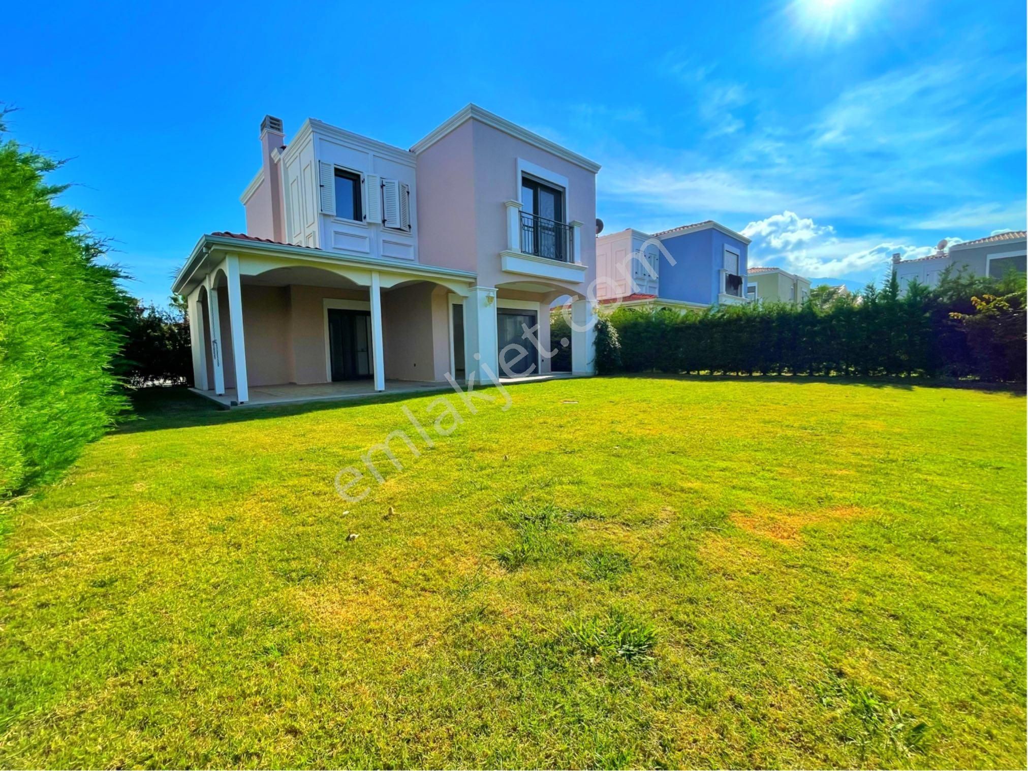 Kuşadası Davutlar Sahilinde Denize 600m Tek Müstakil 3+1 Havuzlu Sitede Villa - Görsel 2