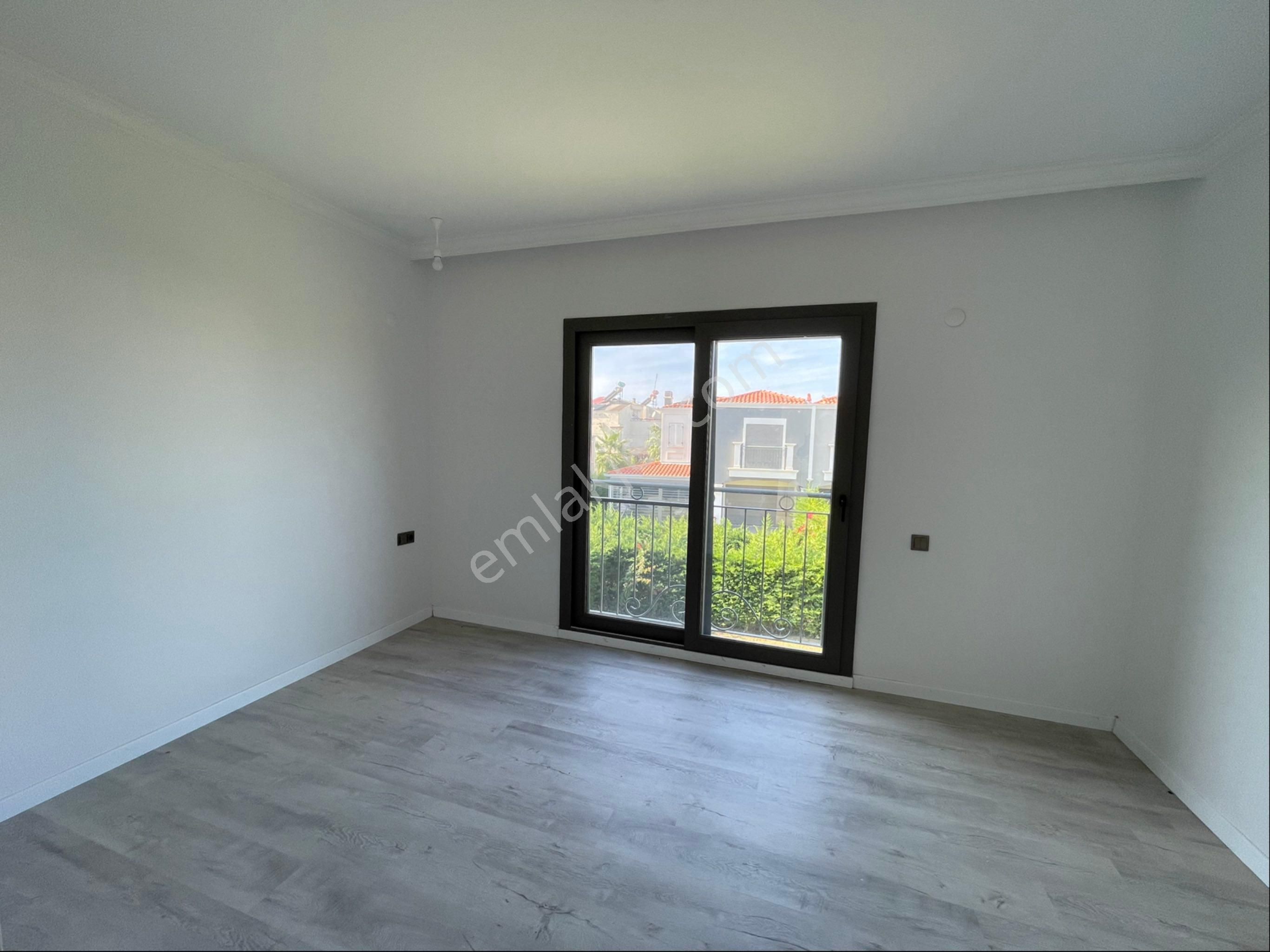 Kuşadası Davutlar Sahilinde Denize 600m Tek Müstakil 3+1 Havuzlu Sitede Villa - Görsel 25