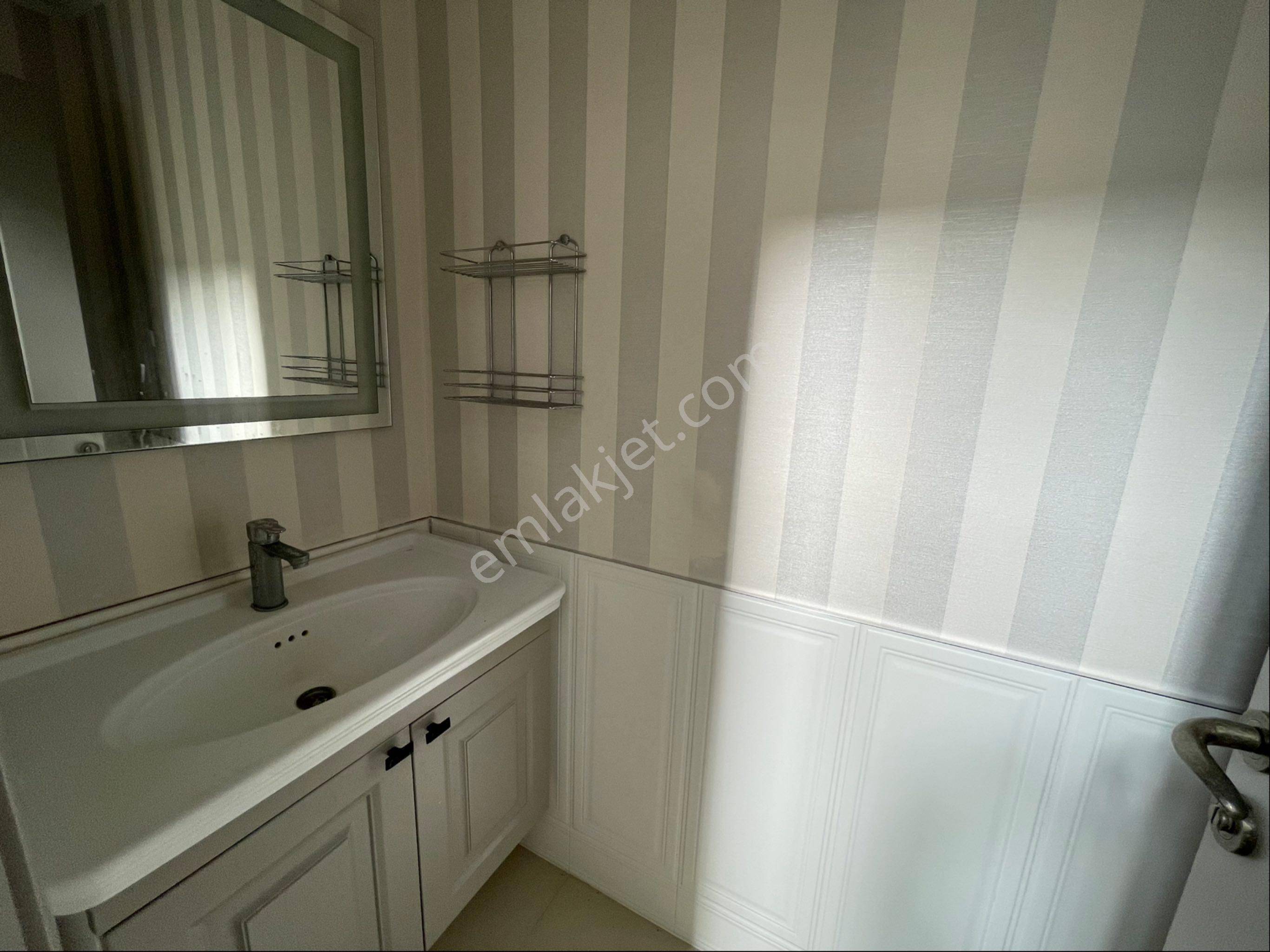 Kuşadası Davutlar Sahilinde Denize 600m Tek Müstakil 3+1 Havuzlu Sitede Villa - Görsel 15