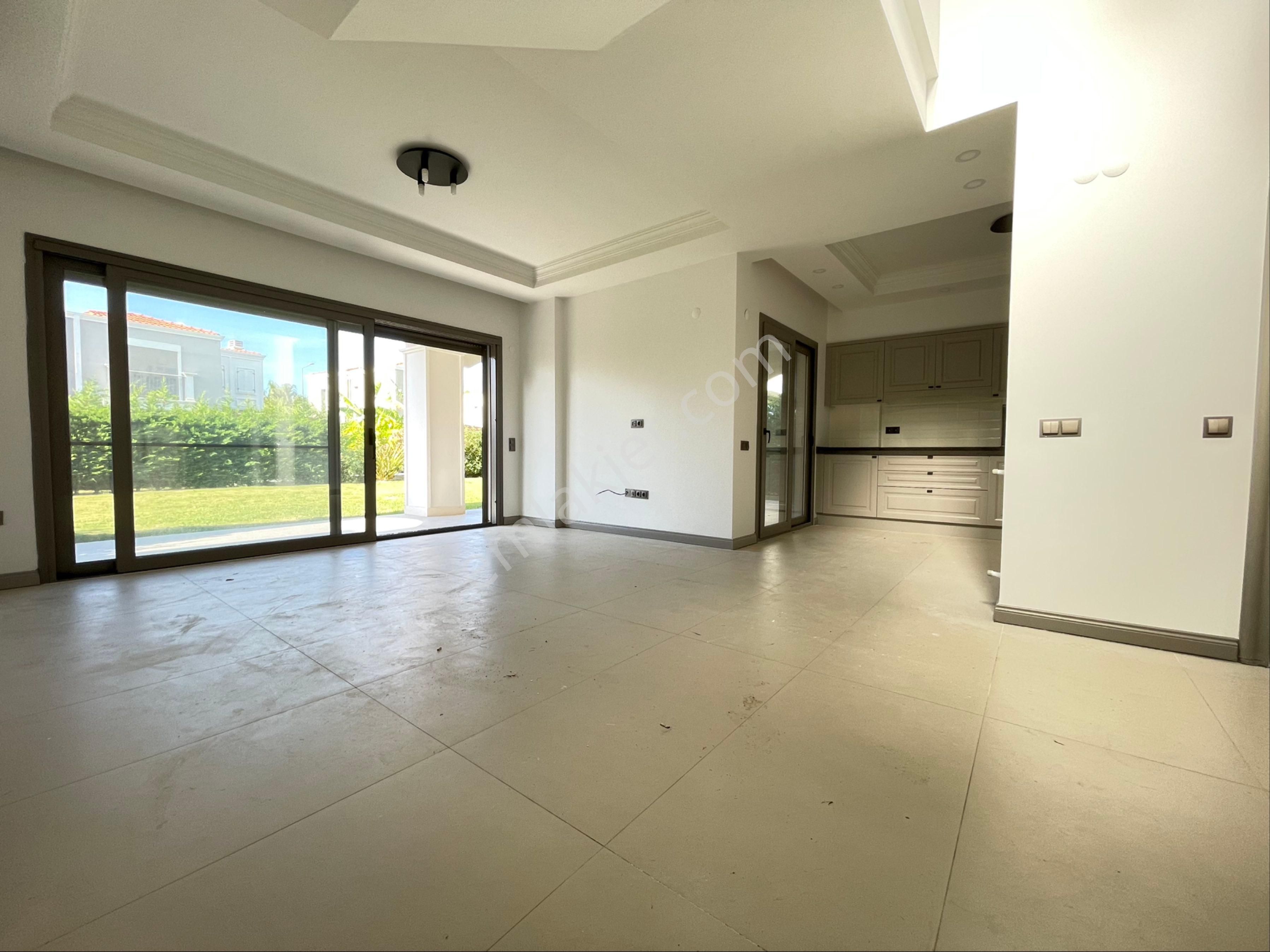 Kuşadası Davutlar Sahilinde Denize 600m Tek Müstakil 3+1 Havuzlu Sitede Villa - Görsel 7