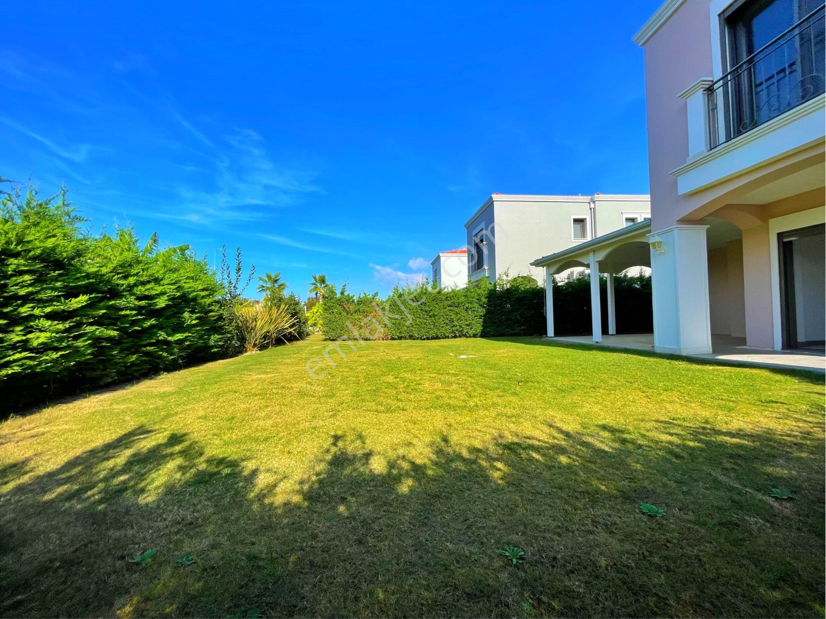 Kuşadası Davutlar Sahilinde Denize 600m Tek Müstakil 3+1 Havuzlu Sitede Villa - Görsel 4