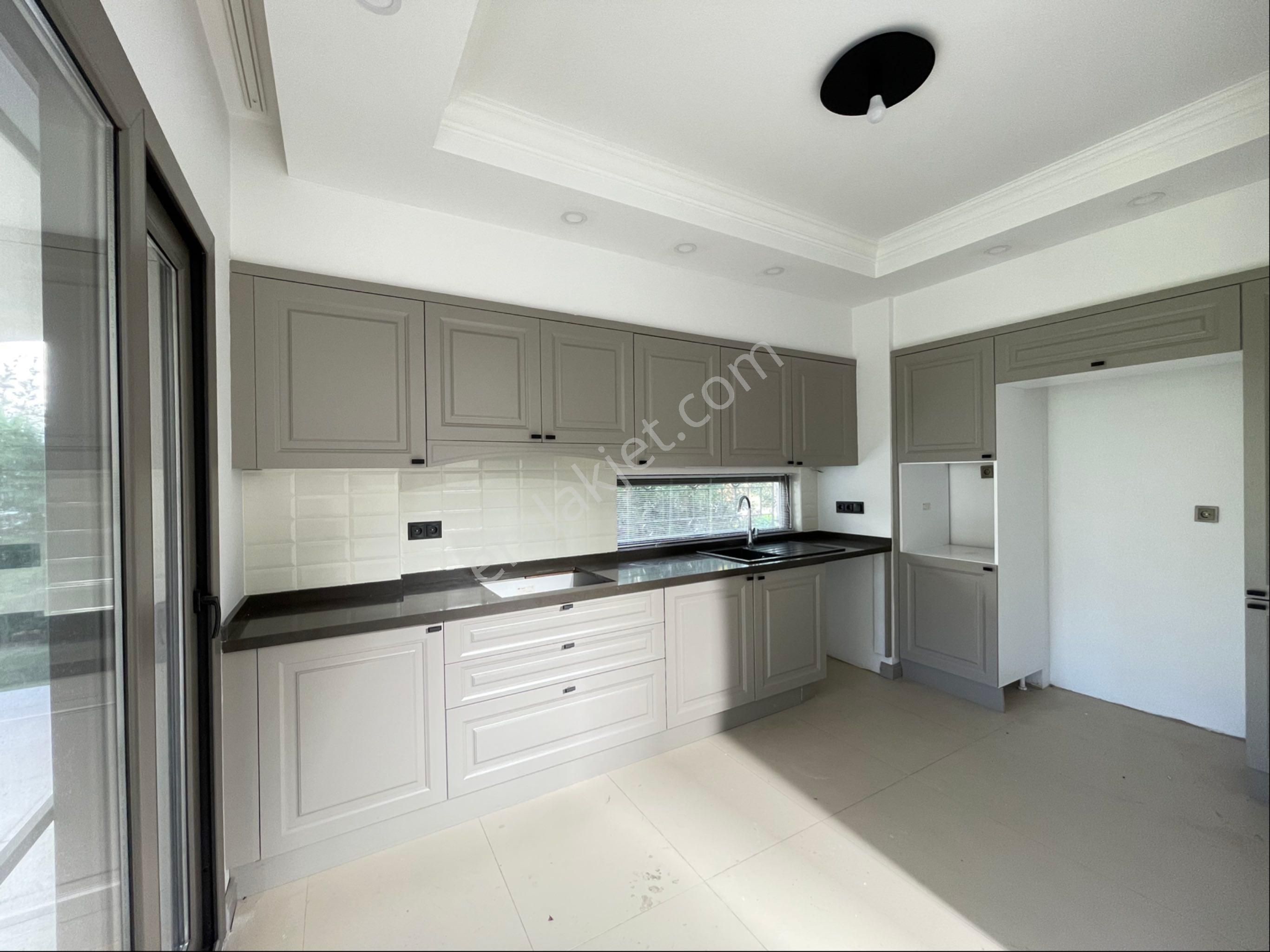 Kuşadası Davutlar Sahilinde Denize 600m Tek Müstakil 3+1 Havuzlu Sitede Villa - Görsel 12