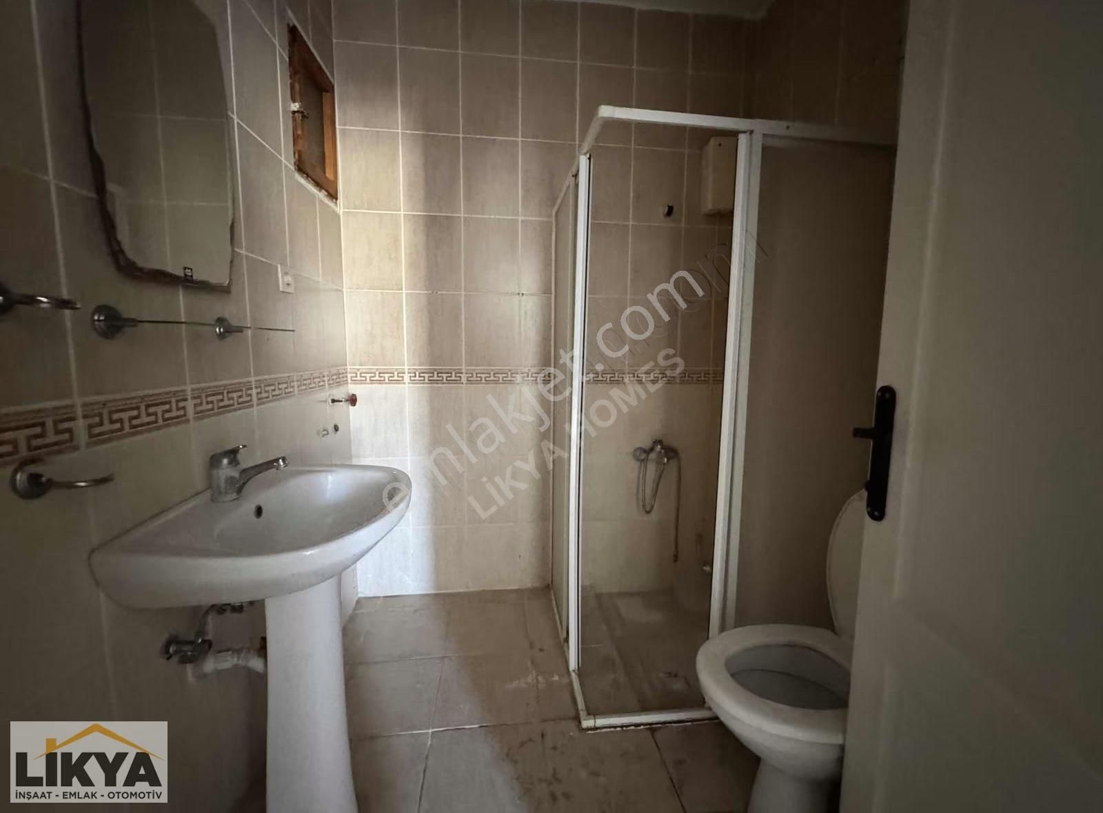 Ana Cadde Üzerinde Daire-ofis Kullanımına Uygun 2+1