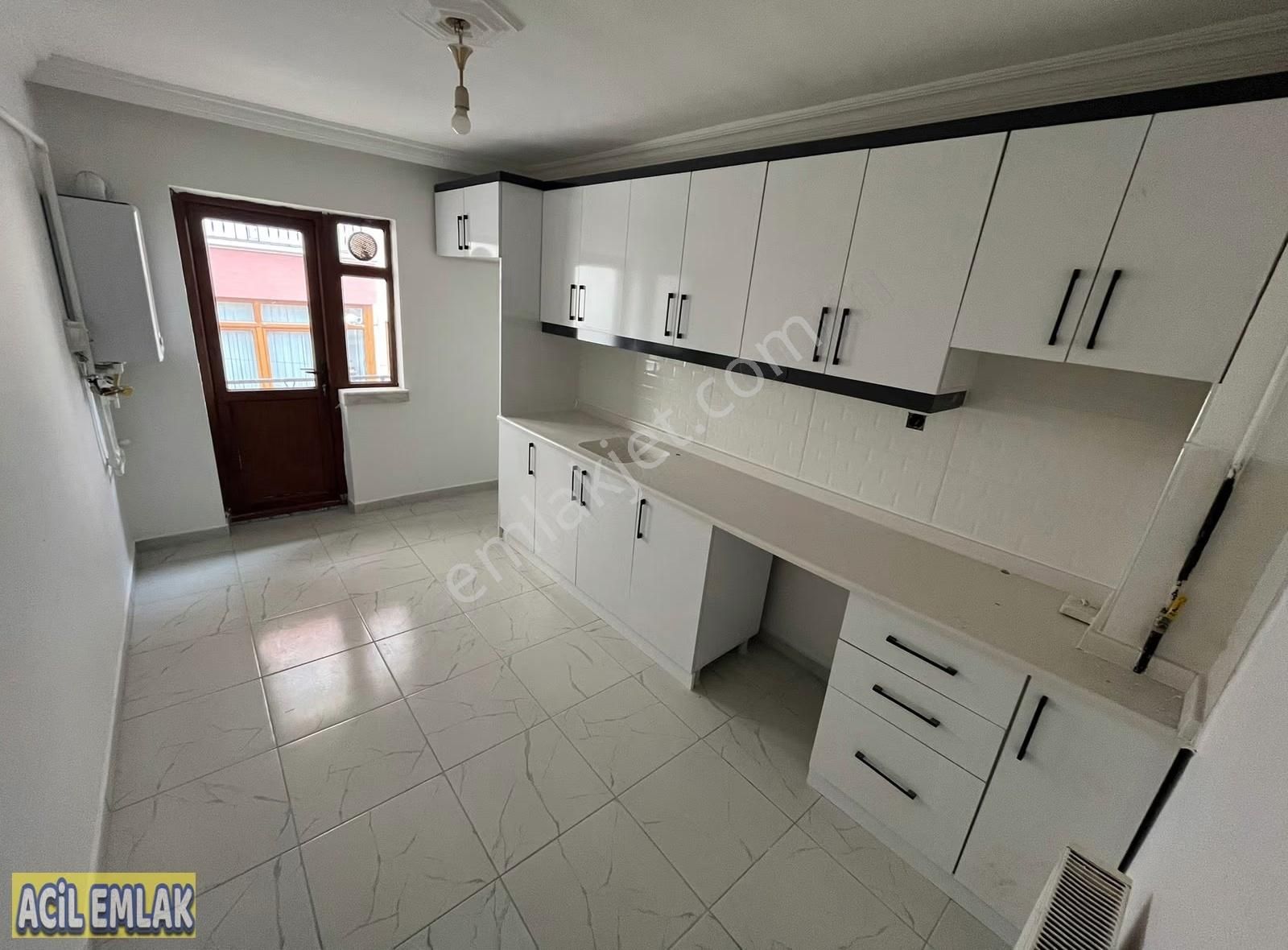 Foça Sokakda Full Yapılı Şehir Manzaralı Kiralık Daire