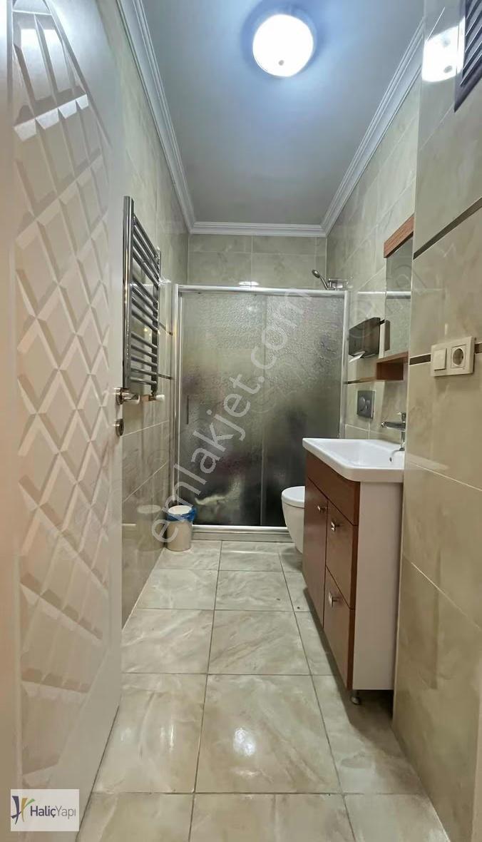 Gürselde Adliyeye Metrobüse Çok Yakın Ara Kat 2+1 Lüks Daire - Görsel 22