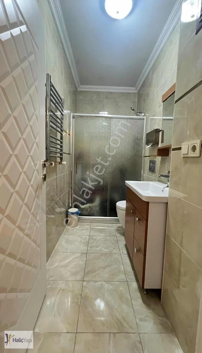 Gürselde Adliyeye Metrobüse Çok Yakın Ara Kat 2+1 Lüks Daire - Görsel 8