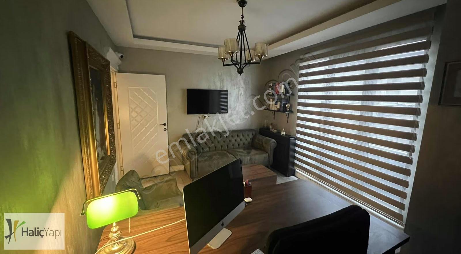 Gürselde Adliyeye Metrobüse Çok Yakın Ara Kat 2+1 Lüks Daire - Görsel 20