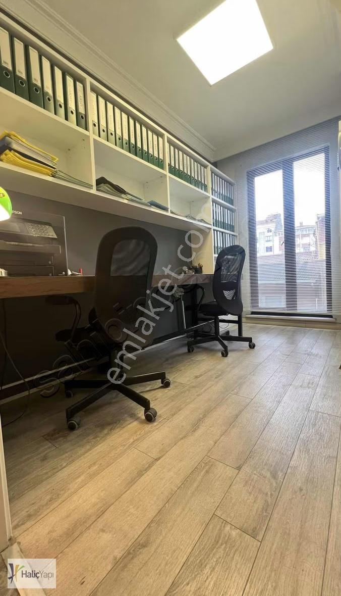 Gürselde Adliyeye Metrobüse Çok Yakın Ara Kat 2+1 Lüks Daire - Görsel 23