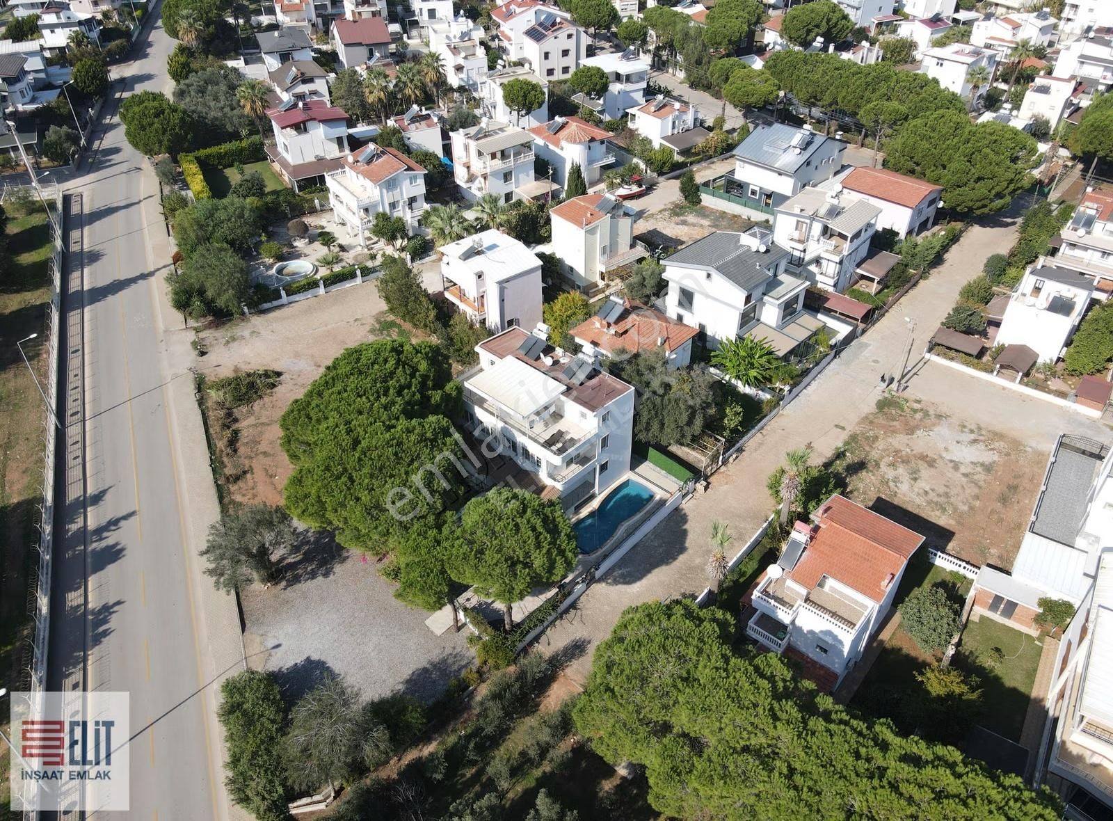 Yeşilkentte Köşe, Plaja 350 Metre Geniş Bahçeli Havuzlu Villa - Görsel 6