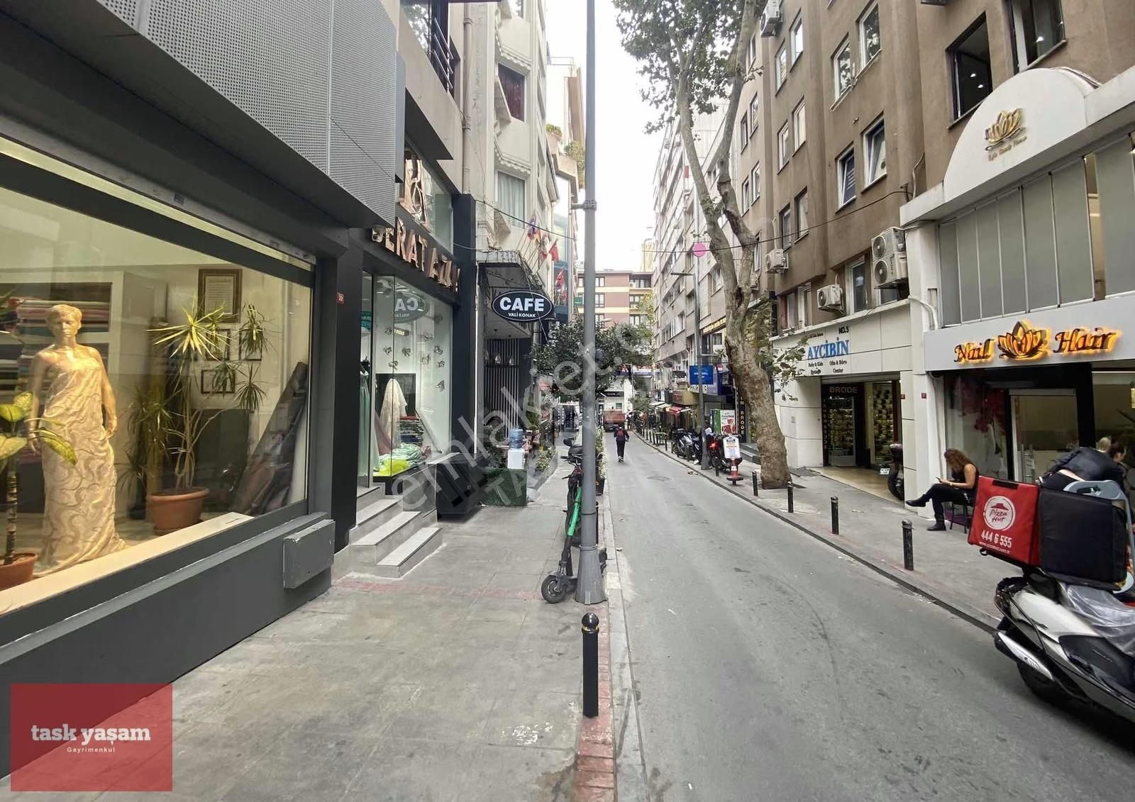 Nişantaşı Mim Plaza'da Geniş Cepheli Satılık Fırsat Dükkan - Görsel 6