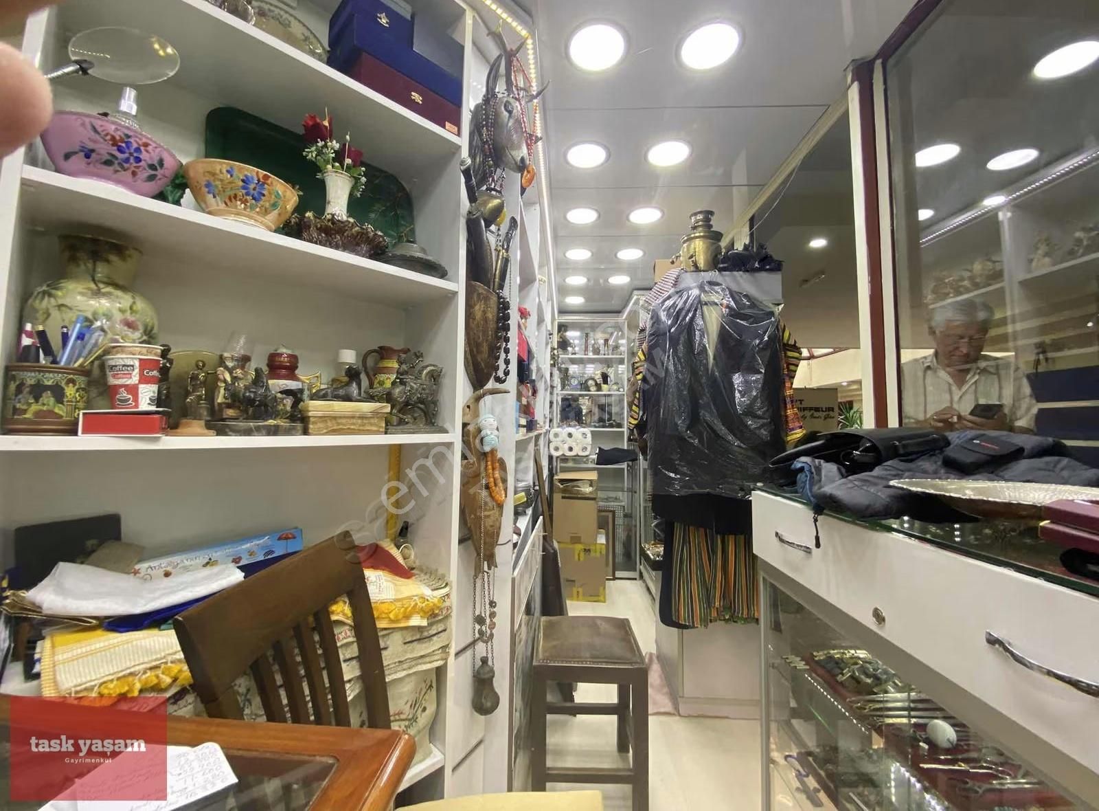 Nişantaşı Mim Plaza'da Geniş Cepheli Satılık Fırsat Dükkan - Görsel 18