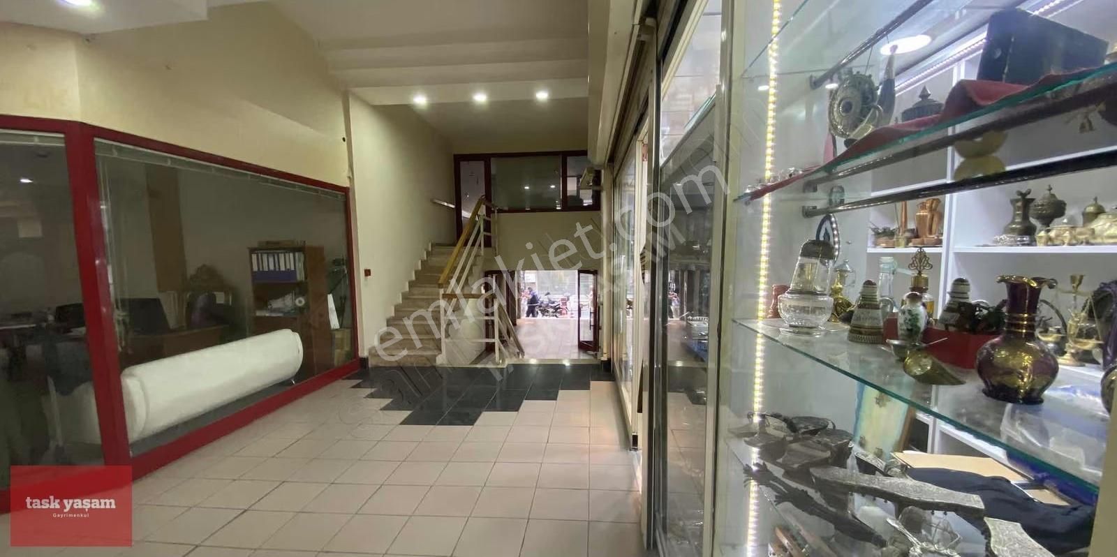 Nişantaşı Mim Plaza'da Geniş Cepheli Satılık Fırsat Dükkan - Görsel 7