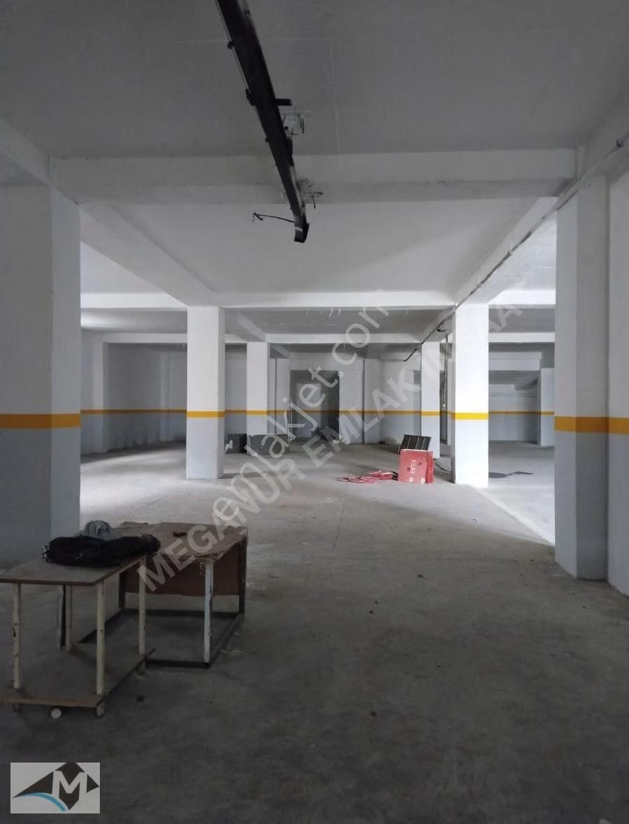 İkitelli Organize Sanayi De 1.000 M2 Giriş 400 M2 Sundurma Tır