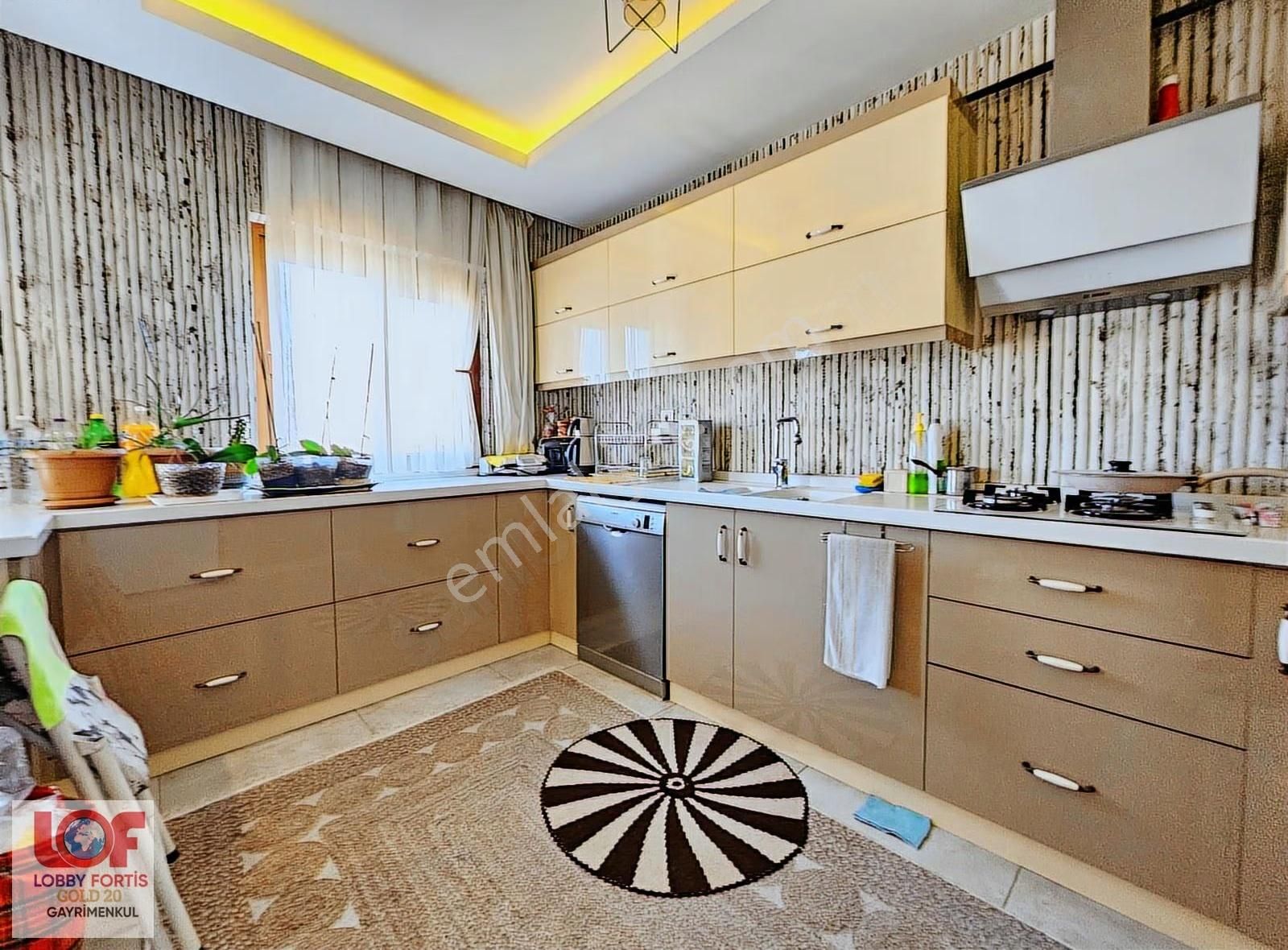 Lobby Fortist'en Sırakapılar'da 3+1 Satılık 145 M2 Daire