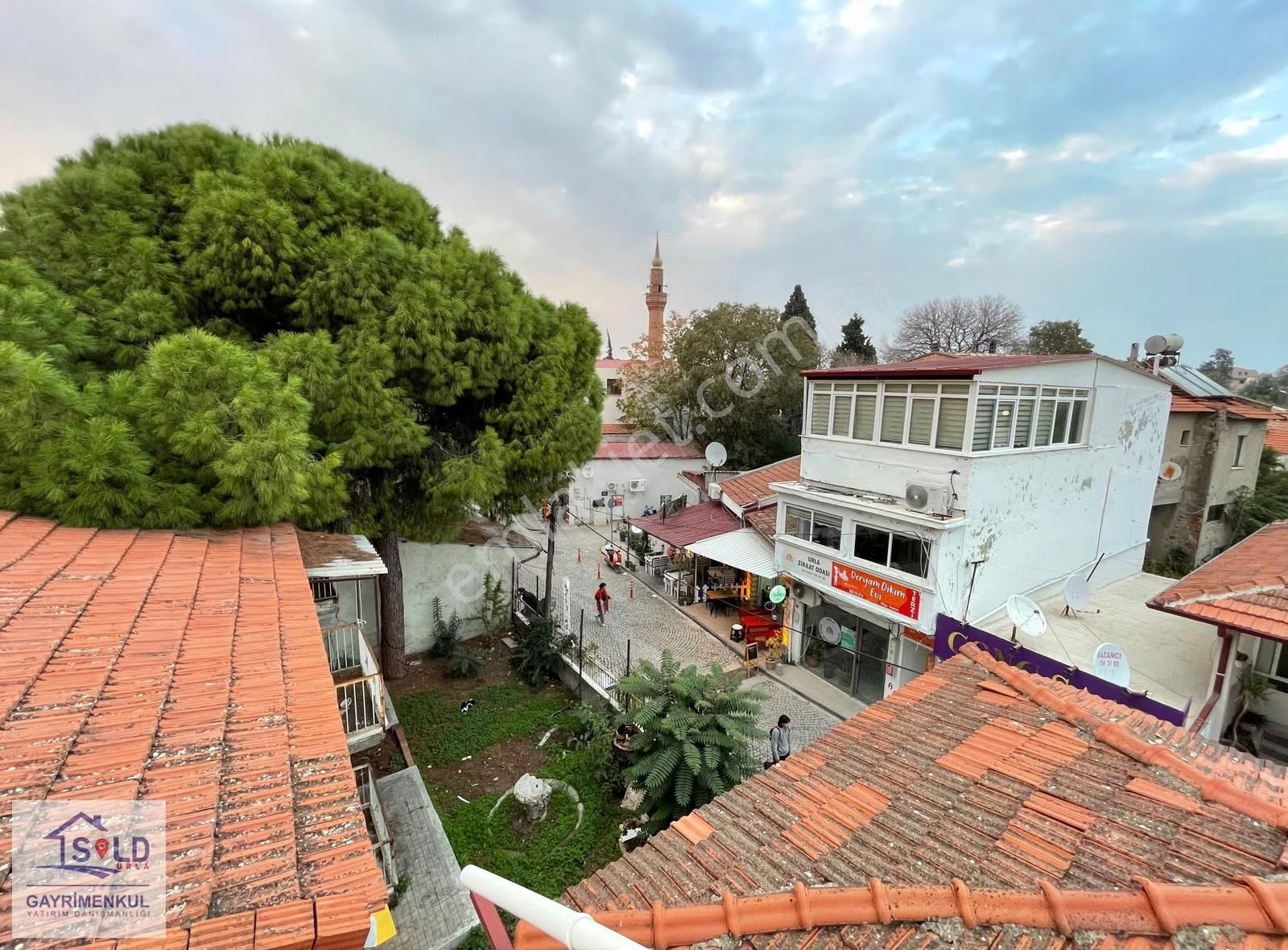Urla Merkezde Kiralık Çatı Katı Daire - Görsel 12