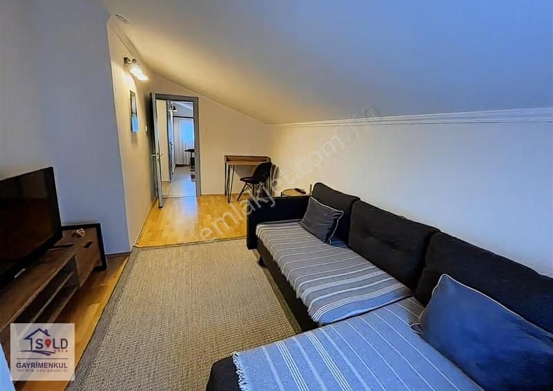 Urla Merkezde Kiralık Çatı Katı Daire - Görsel 15