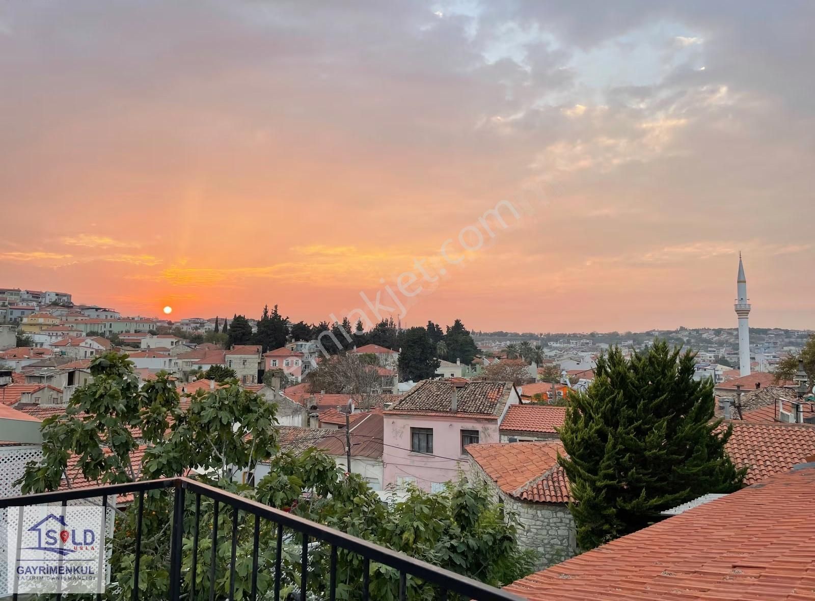 Urla Merkezde Kiralık Çatı Katı Daire - Görsel 30