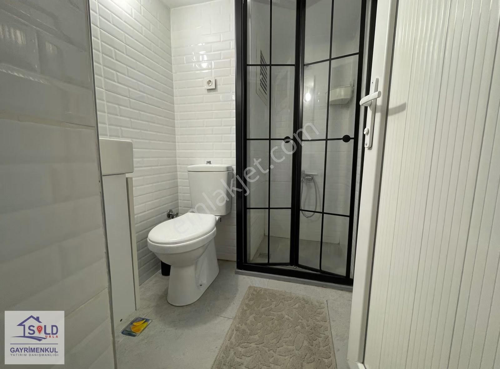 Urla Merkezde Kiralık Çatı Katı Daire - Görsel 4