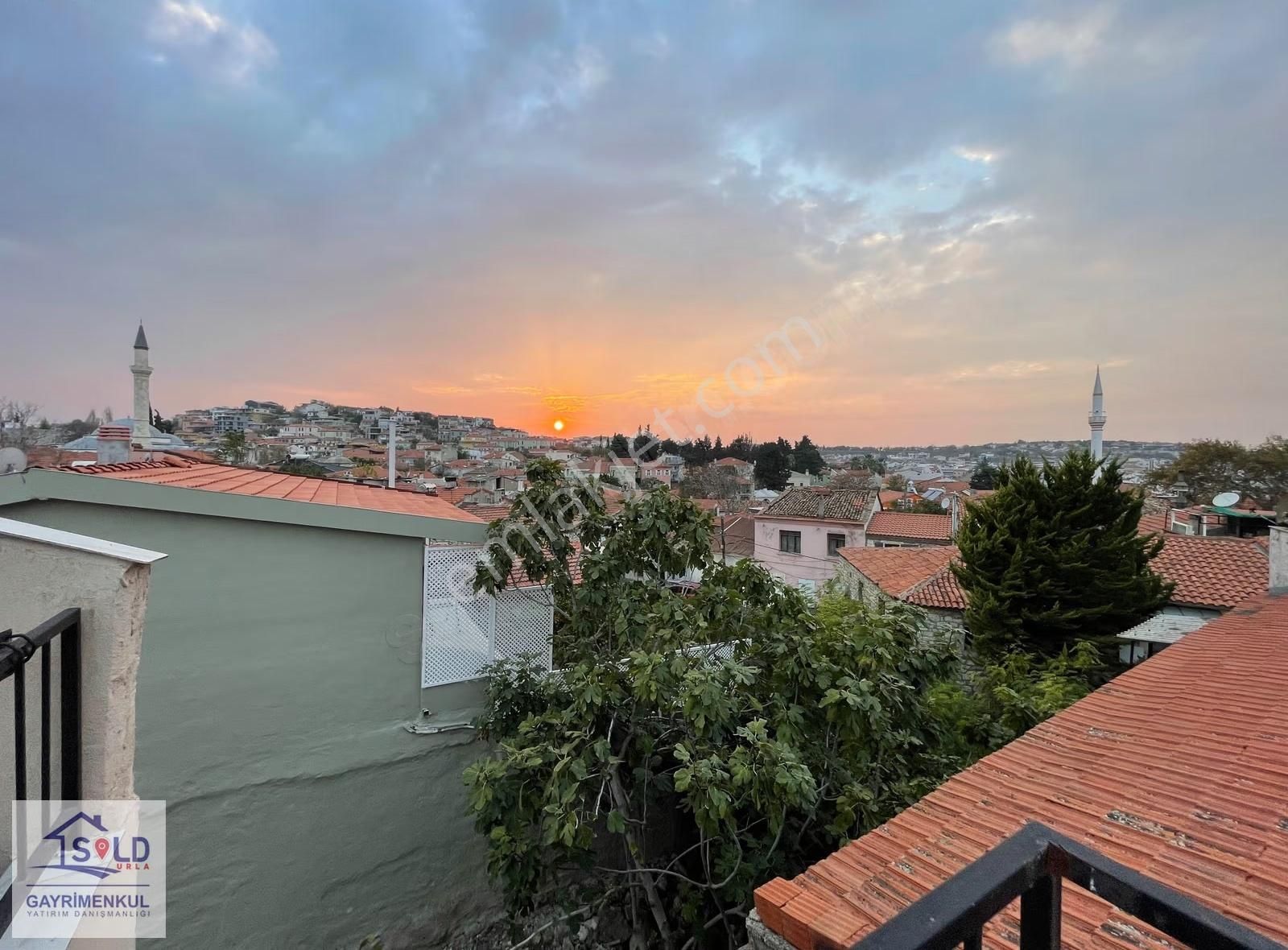 Urla Merkezde Kiralık Çatı Katı Daire - Görsel 10