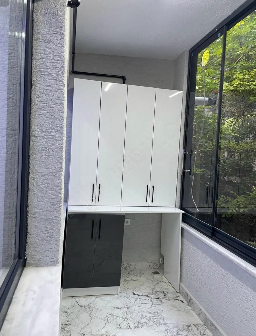 Fatih Aksarayda İçi Yenilenmiş Kat Mülkiyetli Satılık 2+1 Daire