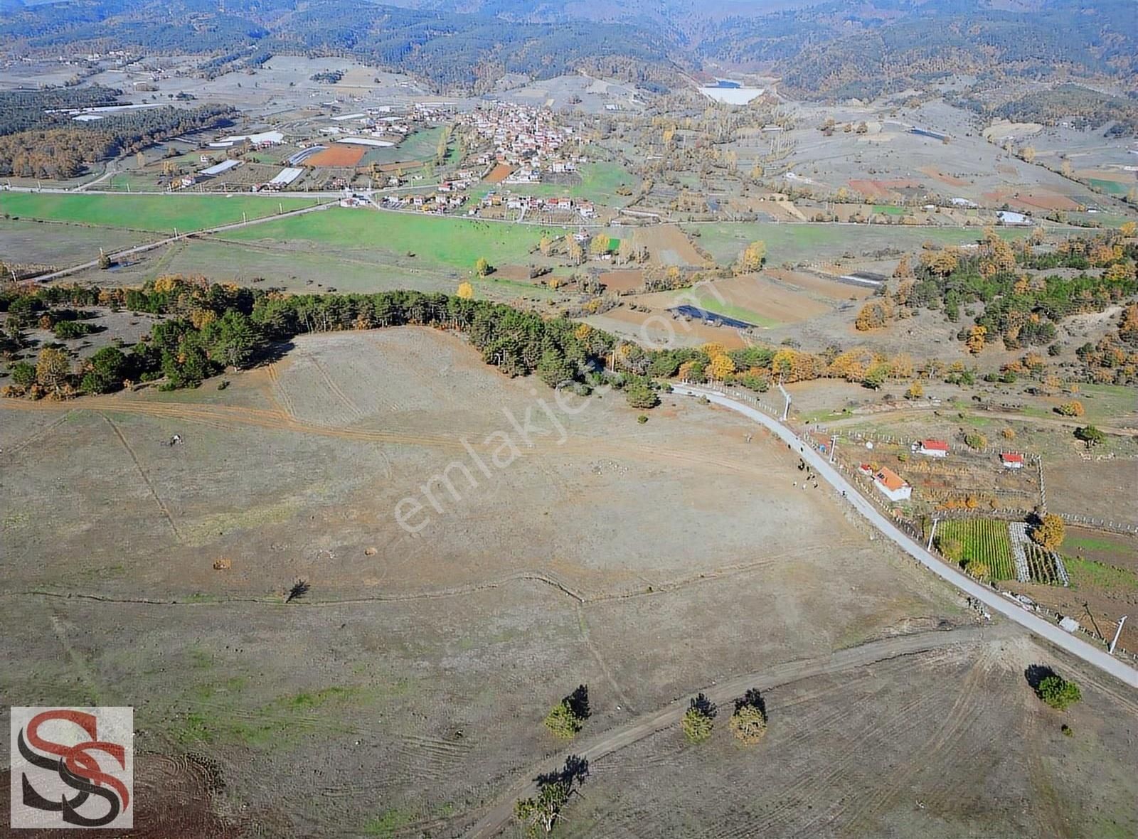 P.ova Çilekli Köyünde Harika Konumda 3.920 M² Yatırımlık Tarla - Görsel 5