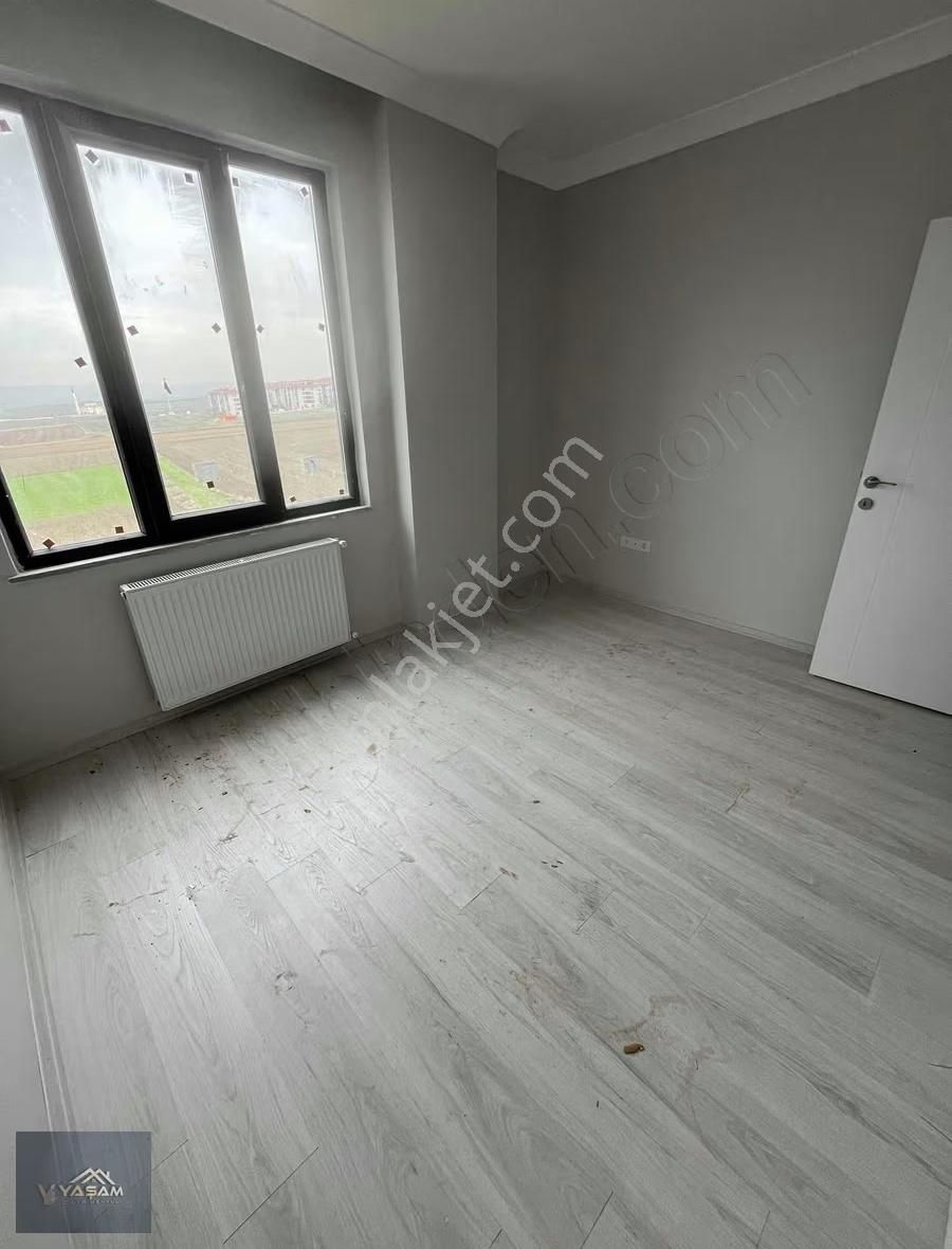 Site İçerisinde Kapalı Otopark Ve Geniş Peyzaj 2+1 Daire - Görsel 2