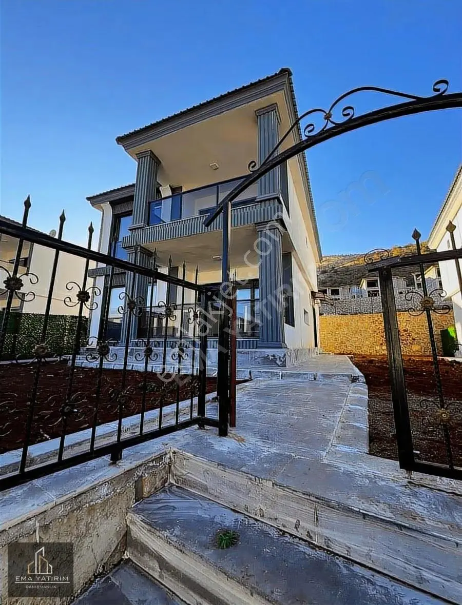 (ema) Önü Hazar Gölü, Arkası Orman Manzaralı Ve De Takaslı Villa