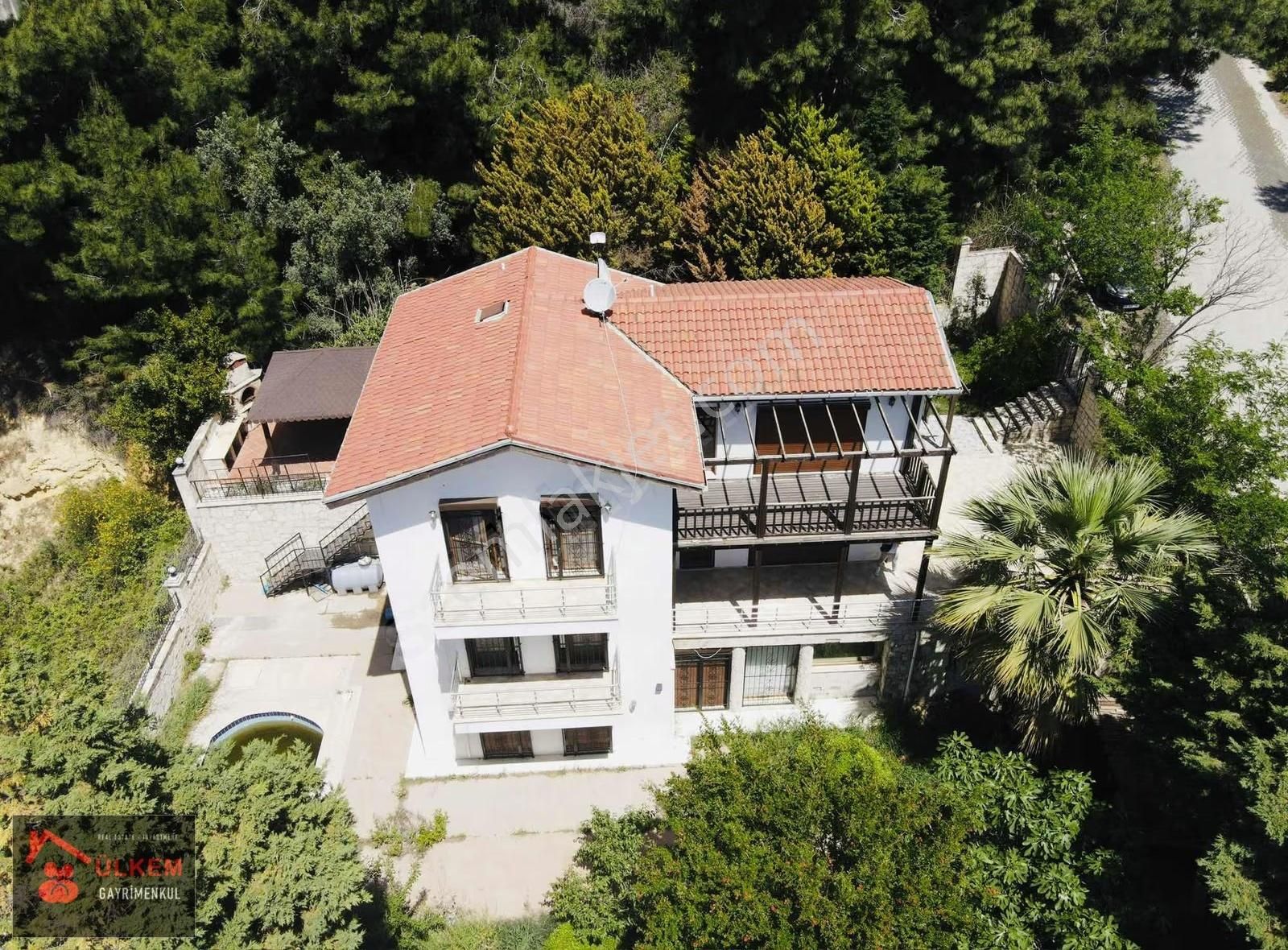 Kuşadasında Malikane Büyüklüğünde 5+2 Full Deniz Manzaralı Villa - Görsel 12