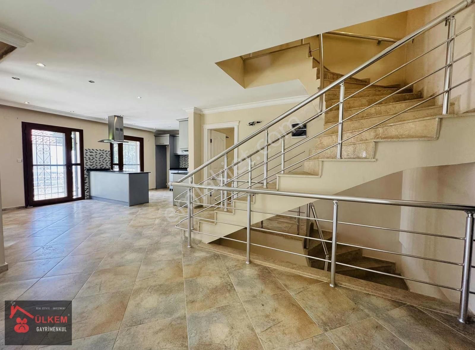 Kuşadasında Malikane Büyüklüğünde 5+2 Full Deniz Manzaralı Villa - Görsel 14