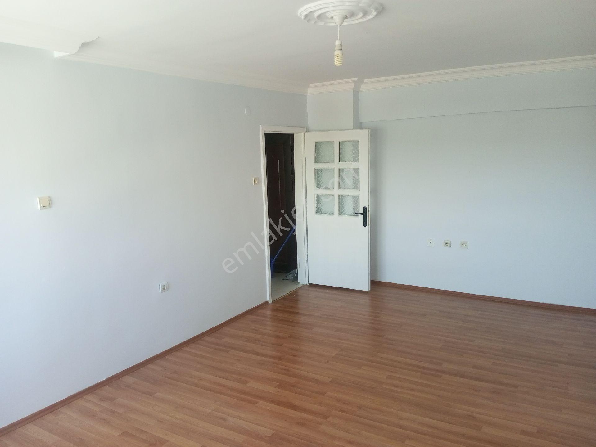 Cadde Üzeri - Ön Cephe - Görsel 7