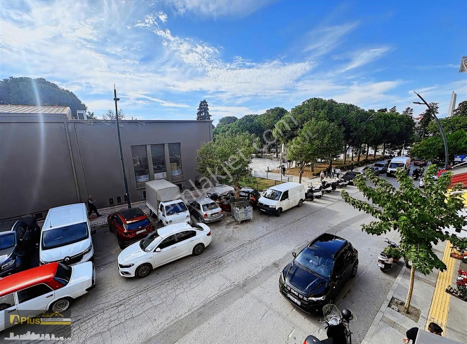 A Plus Gayrimenkulden Ortapark Meydanında Kiralık 1+1 Sıfır Ofis - Görsel 13