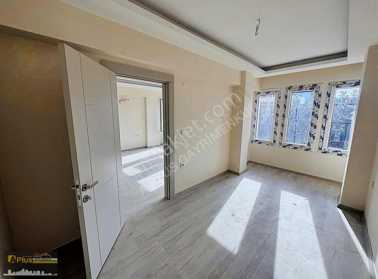 A Plus Gayrimenkulden Ortapark Meydanında Kiralık 1+1 Sıfır Ofis - Görsel 3