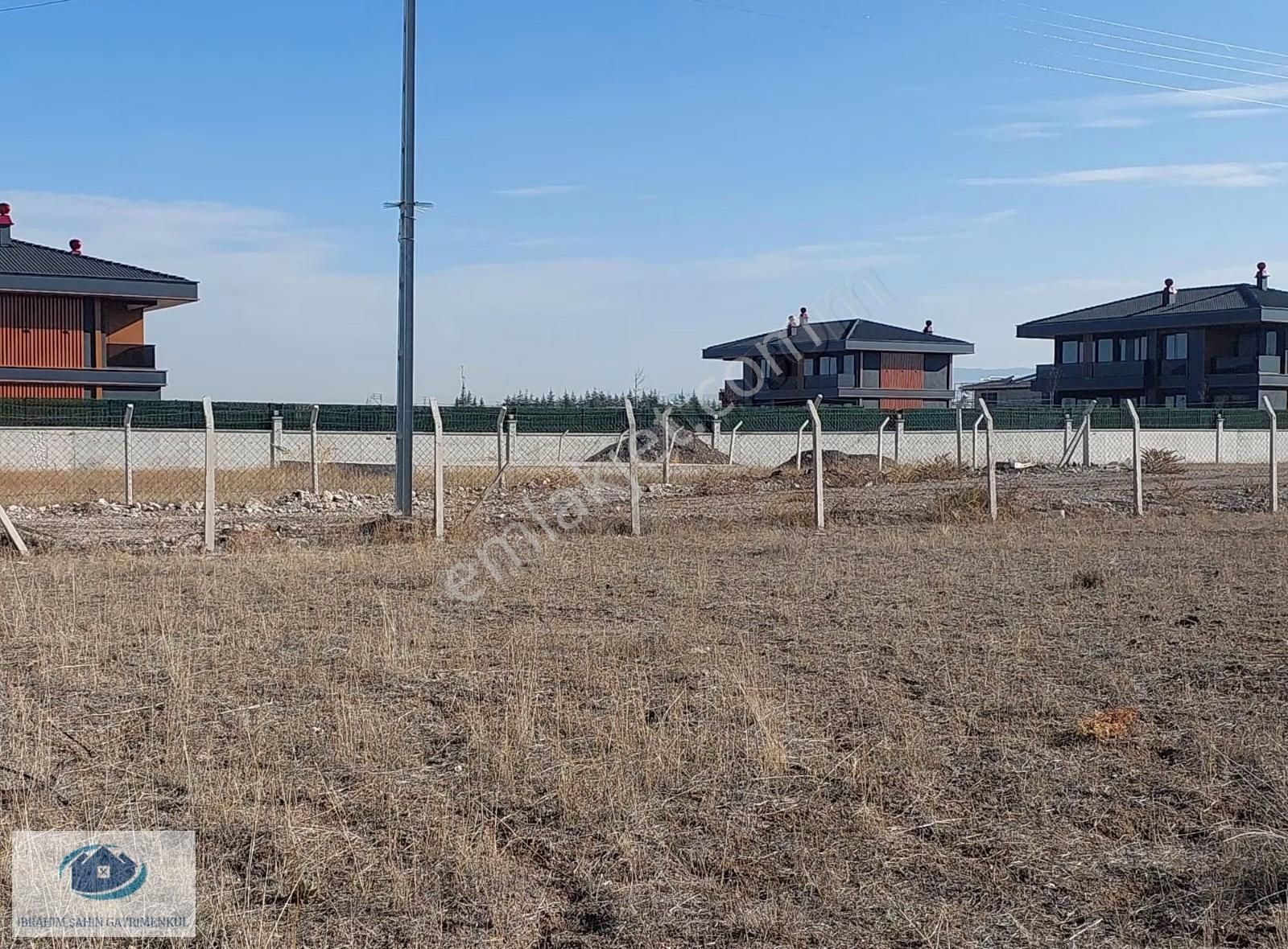 Ankara Gölbaşı Hacılarda Satılık İmarlı Arsa Tektapu Köşe Parsel - Görsel 10