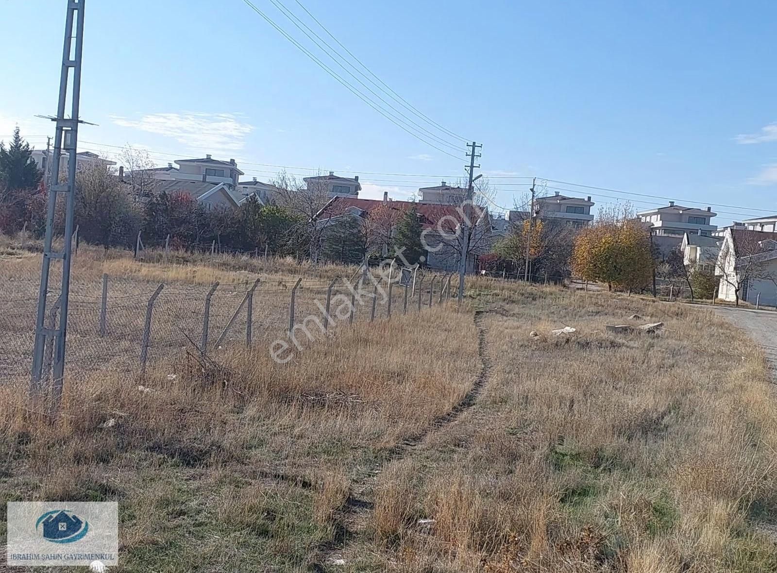 Ankara Gölbaşı Hacılarda Satılık İmarlı Arsa Tektapu Köşe Parsel - Görsel 9