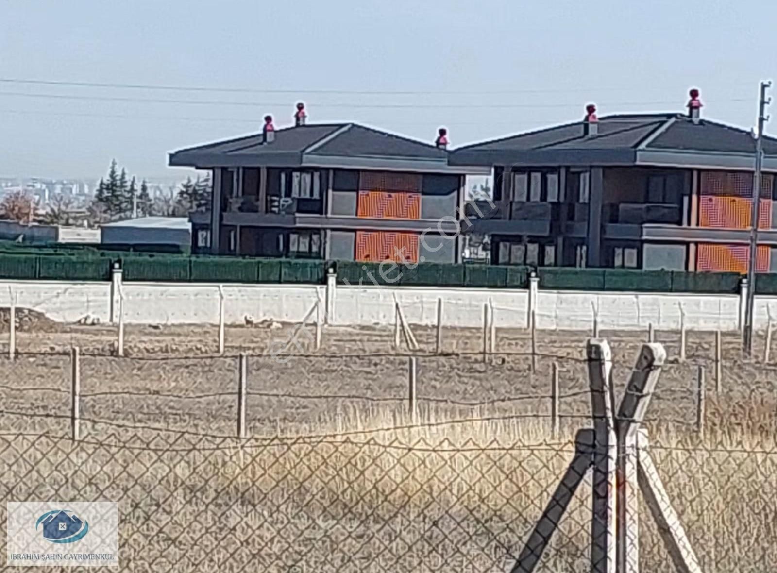 Ankara Gölbaşı Hacılarda Satılık İmarlı Arsa Tektapu Köşe Parsel