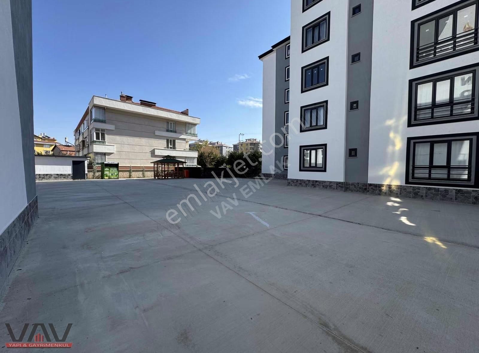 Şehir Hastahanesine 2 Km Mesafede Zemin Kat 4+1 Lüks Daire - Görsel 12