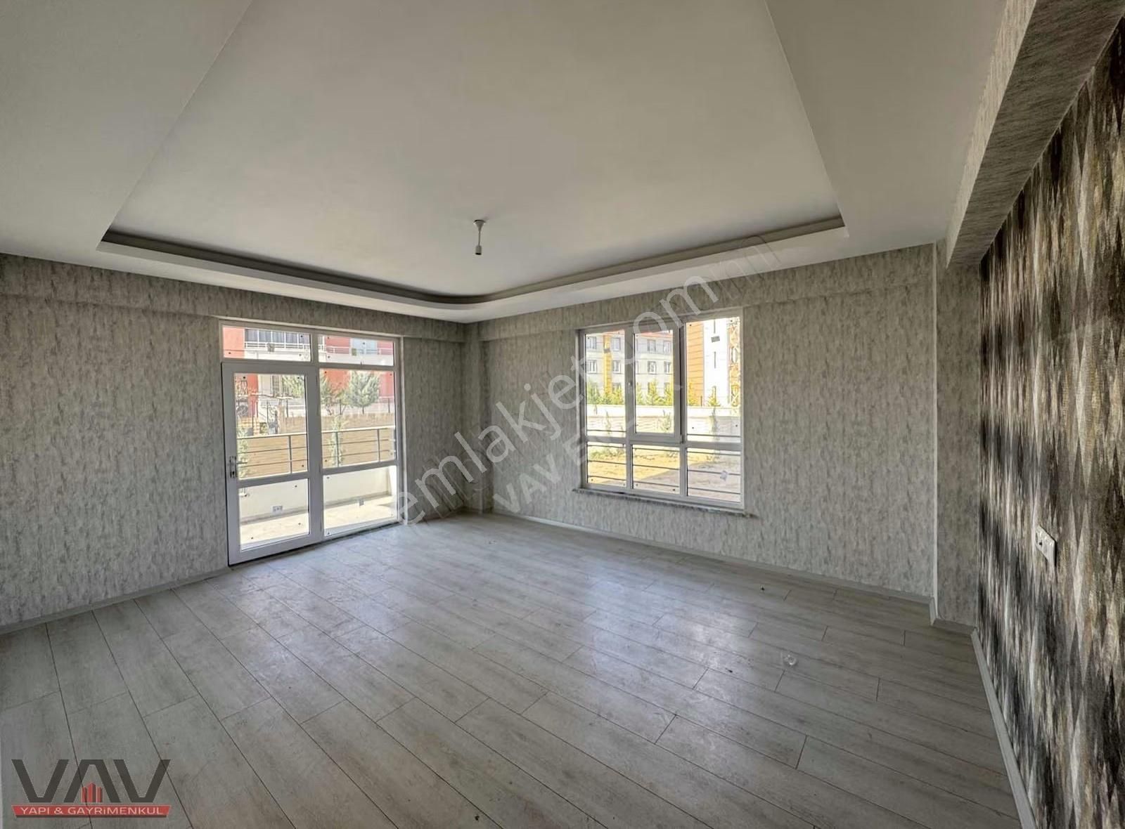 Şehir Hastahanesine 2 Km Mesafede Zemin Kat 4+1 Lüks Daire - Görsel 7