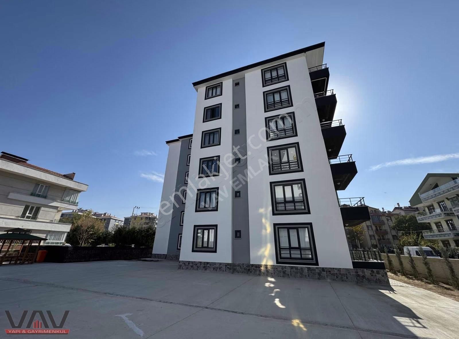 Şehir Hastahanesine 2 Km Mesafede Zemin Kat 4+1 Lüks Daire