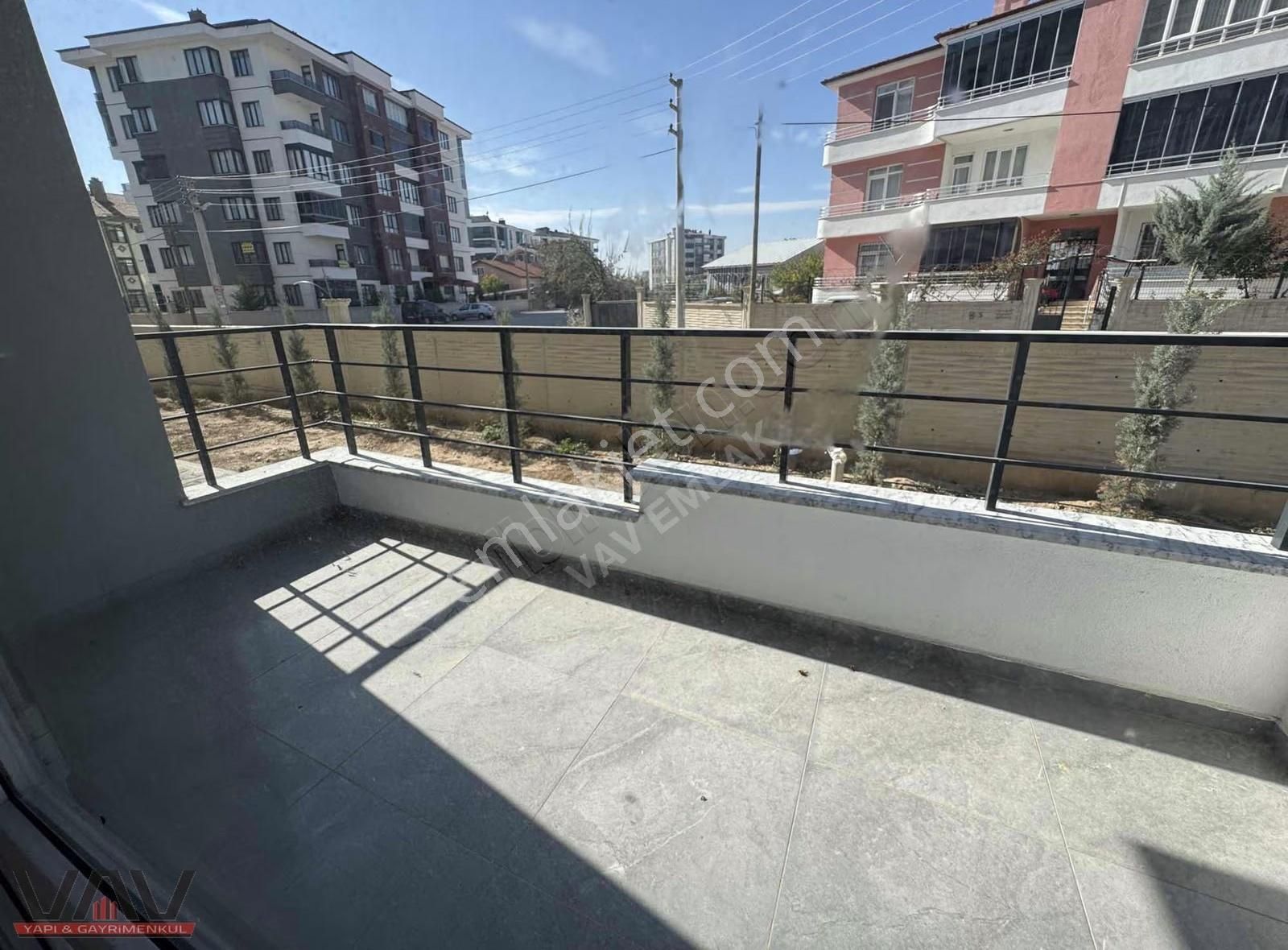 Şehir Hastahanesine 2 Km Mesafede Zemin Kat 4+1 Lüks Daire - Görsel 8