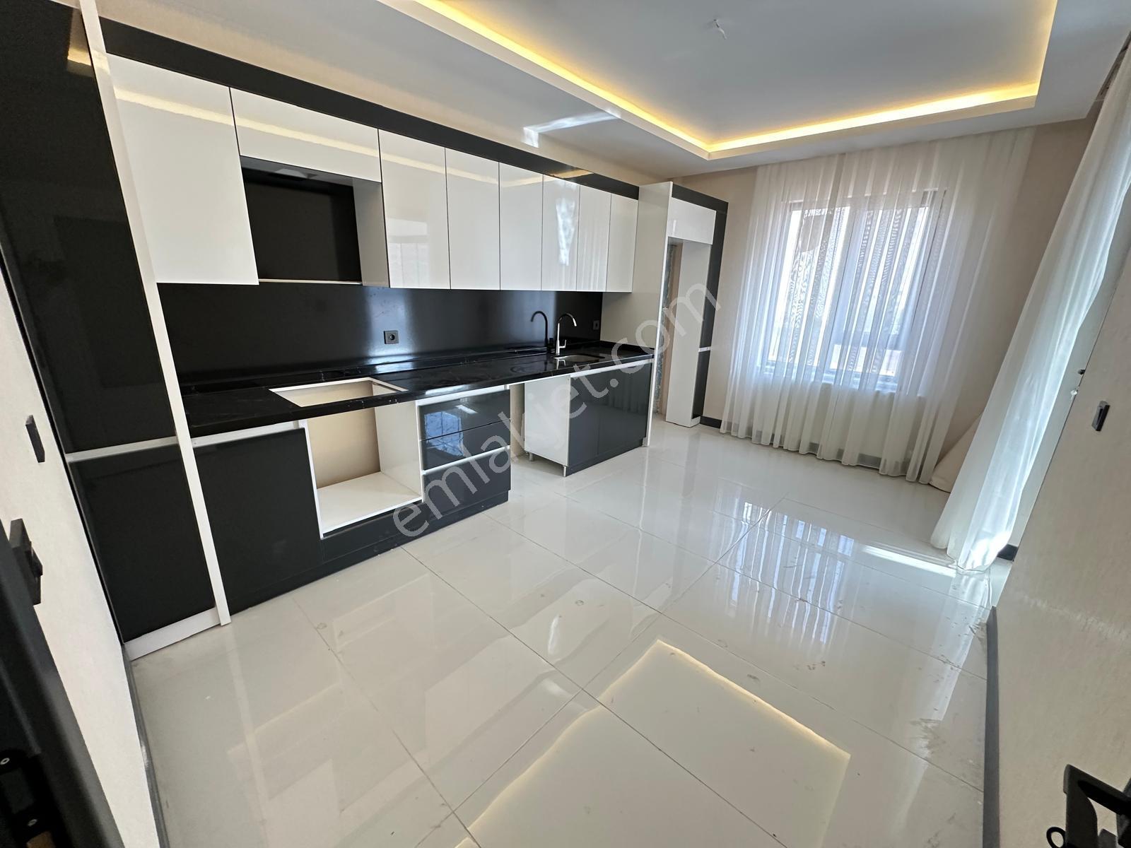 Sincan Mevlanada 3+1 Giyinme Odalı Çift Banyolu Satılık Daireler