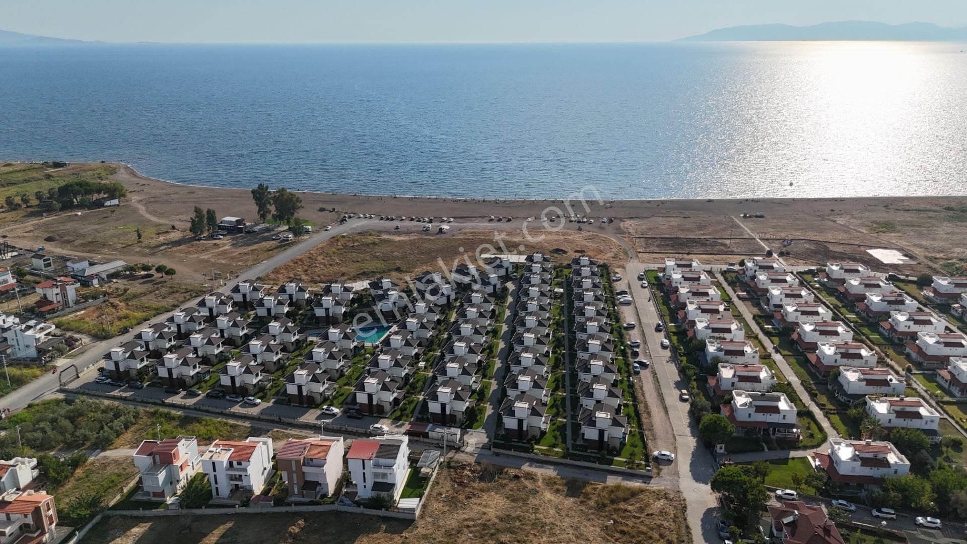 İzmir Dikili Salihler Deniz Manzaralı Havuzlu Satılık 4+1 Villa